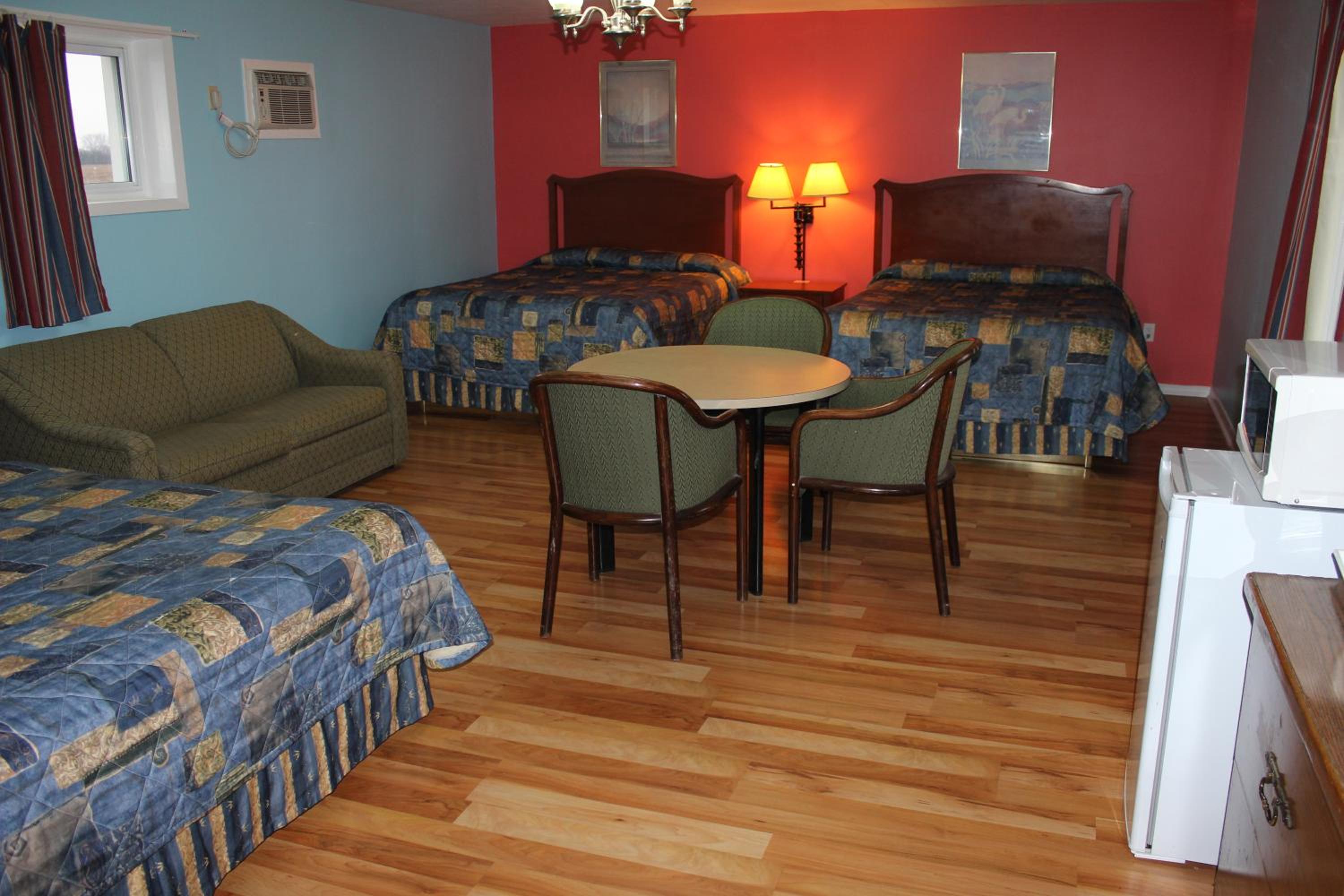 Colonial Motel