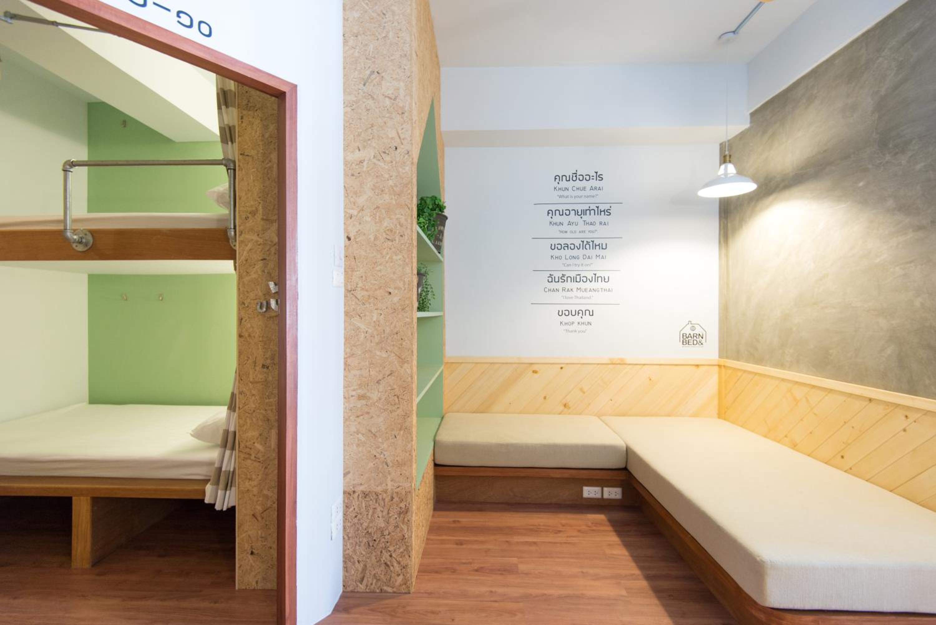 Barn & Bed Hostel at BTS Phrom Phong