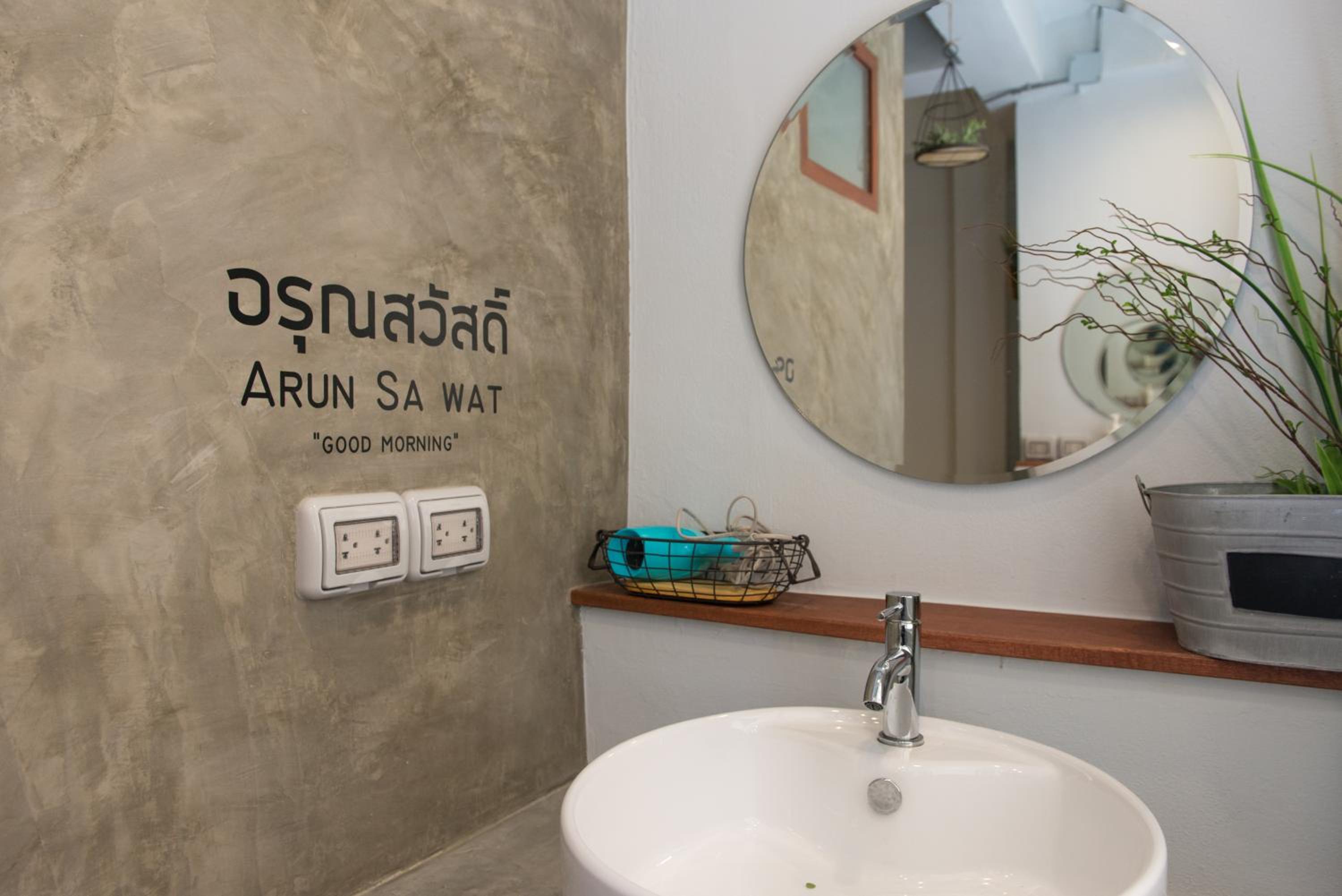 Barn & Bed Hostel at BTS Phrom Phong