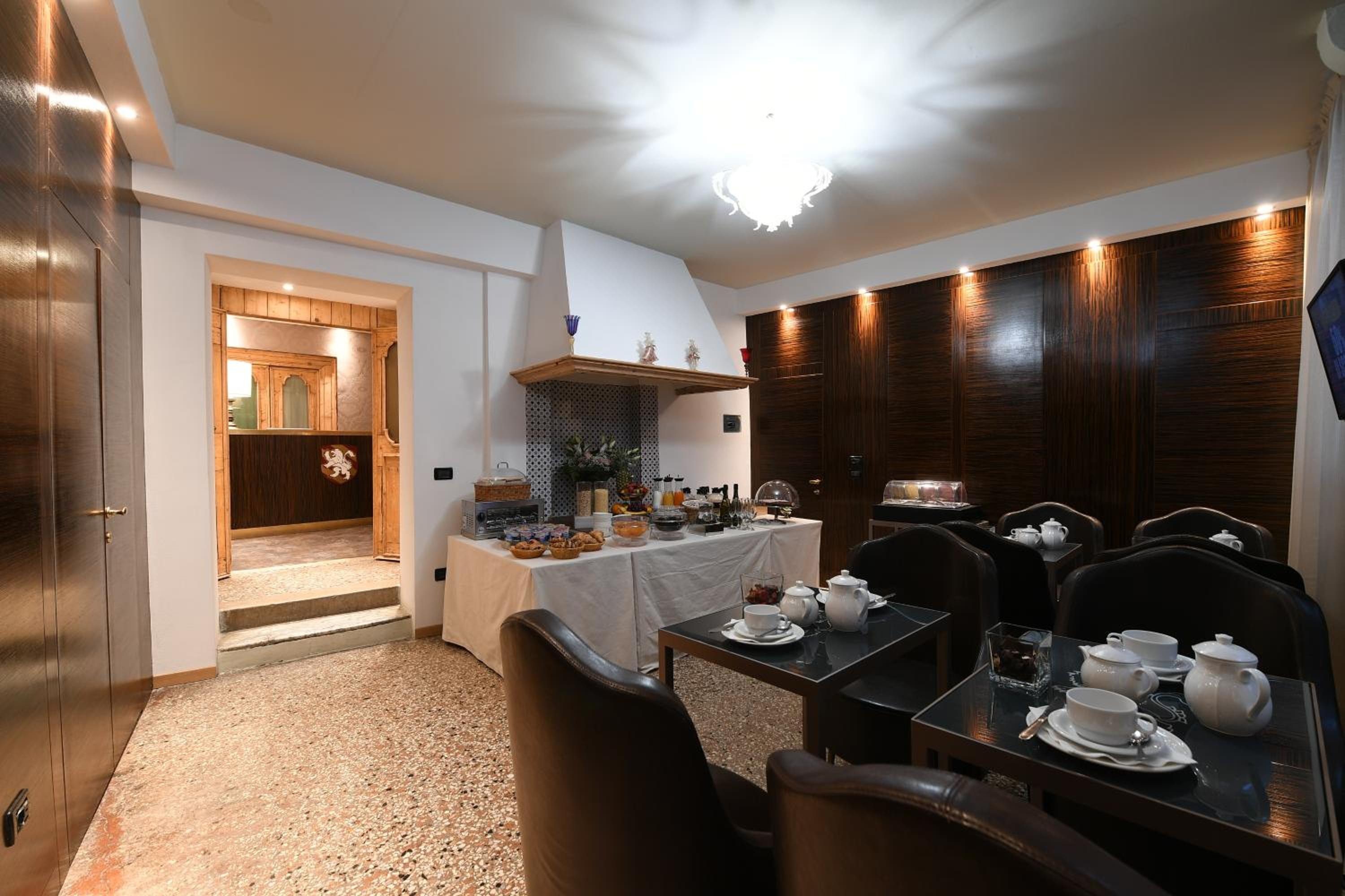 Locanda Leon Bianco on the Grand Canal