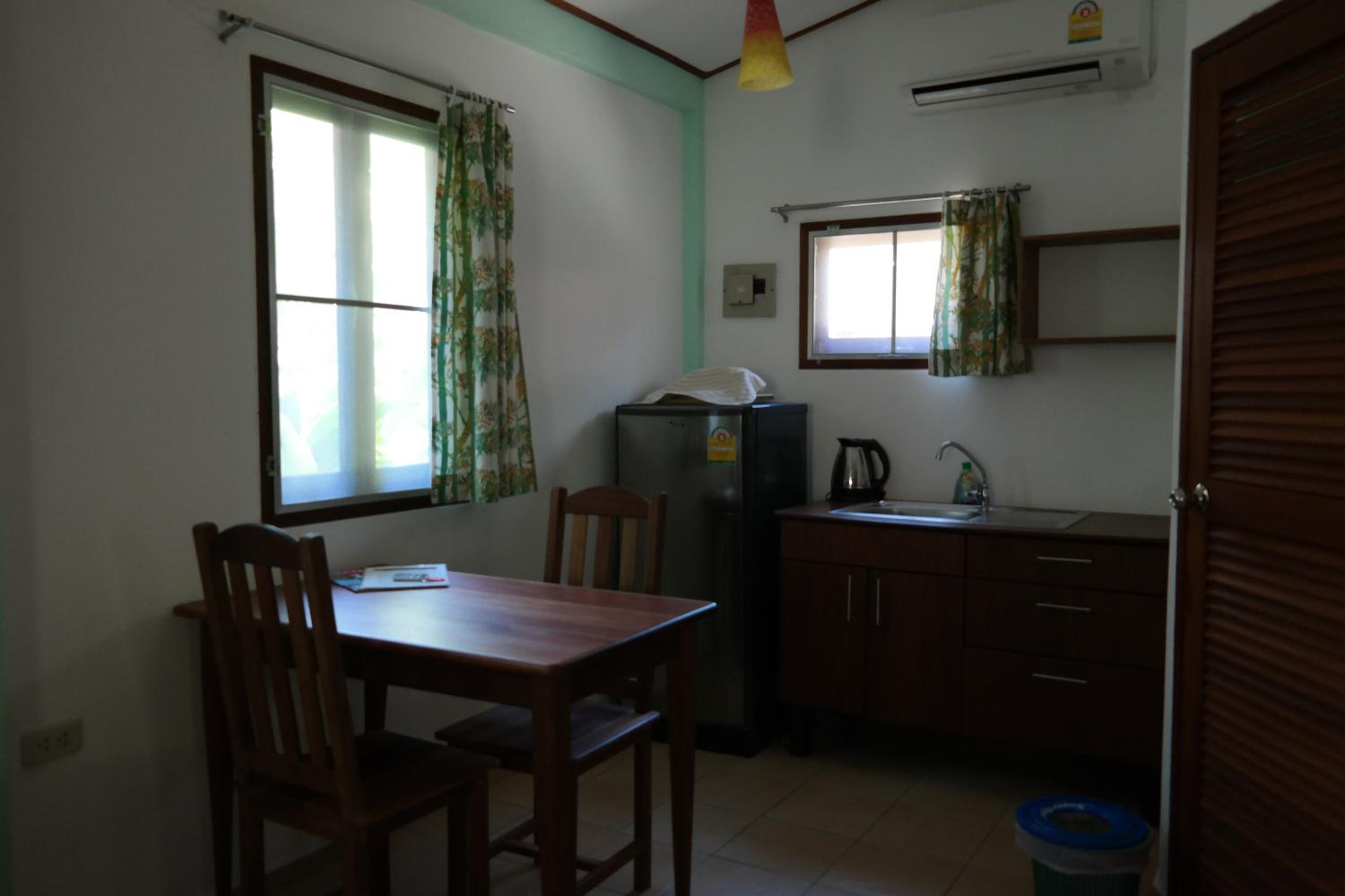 Lake View Bungalows