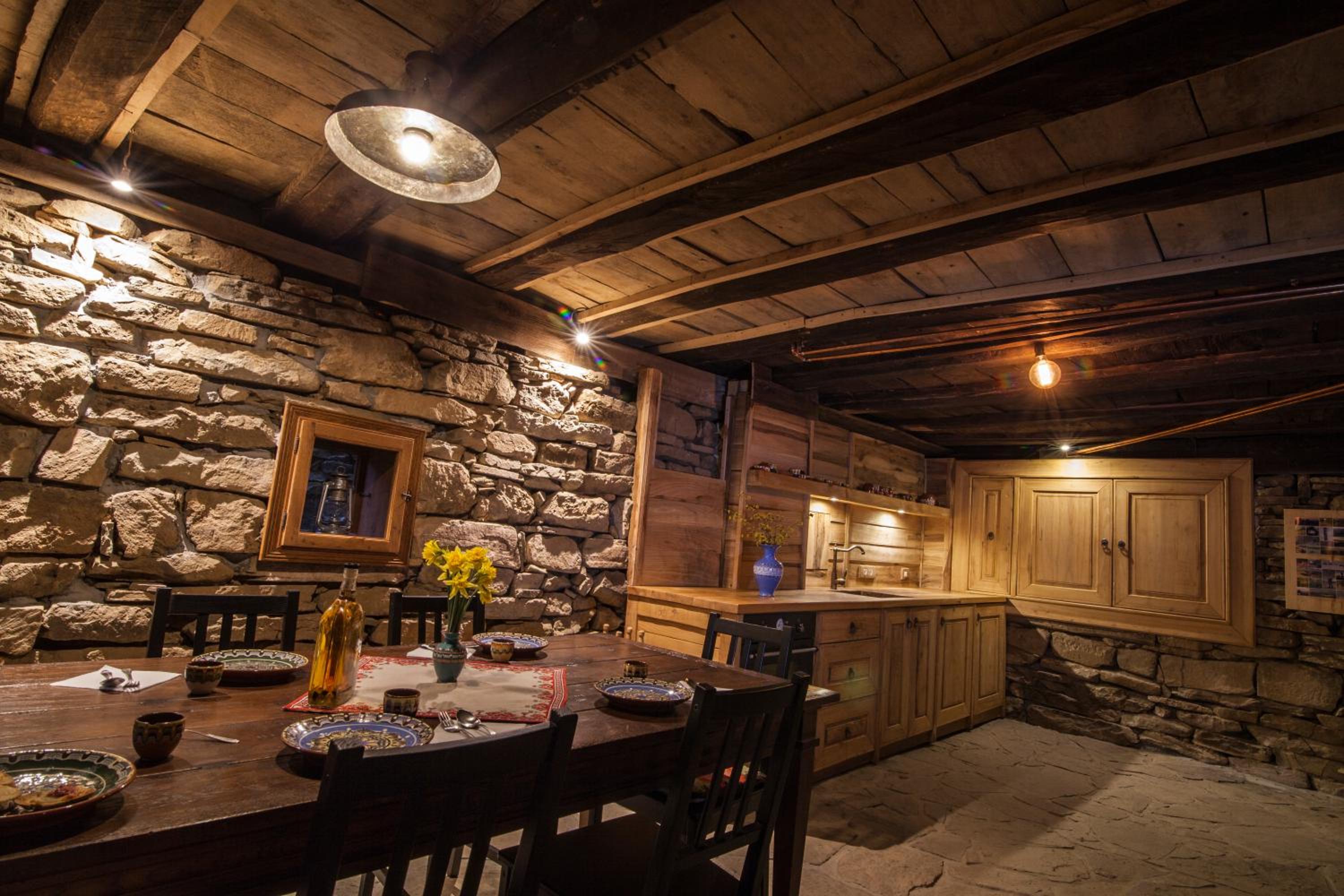 Authentic House with Stunning Mountain View - Karashka