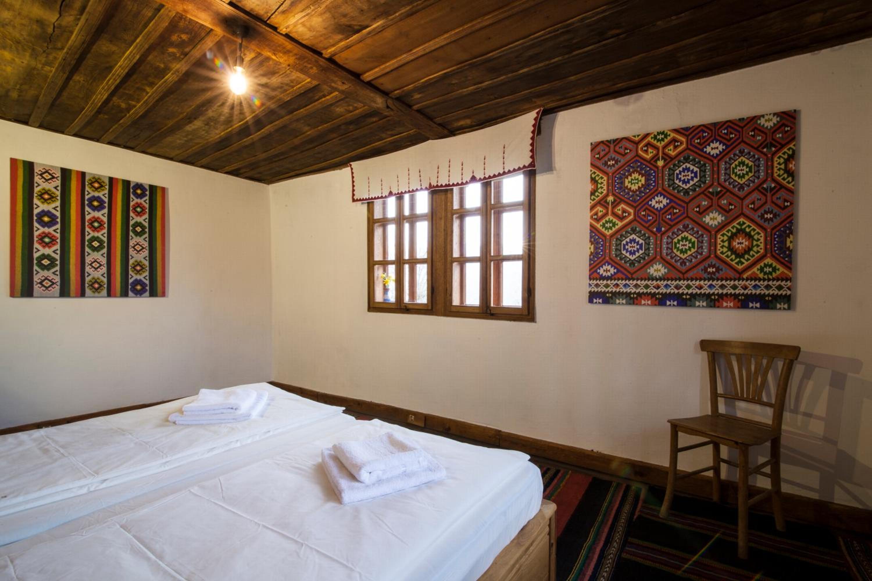 Authentic House with Stunning Mountain View - Karashka