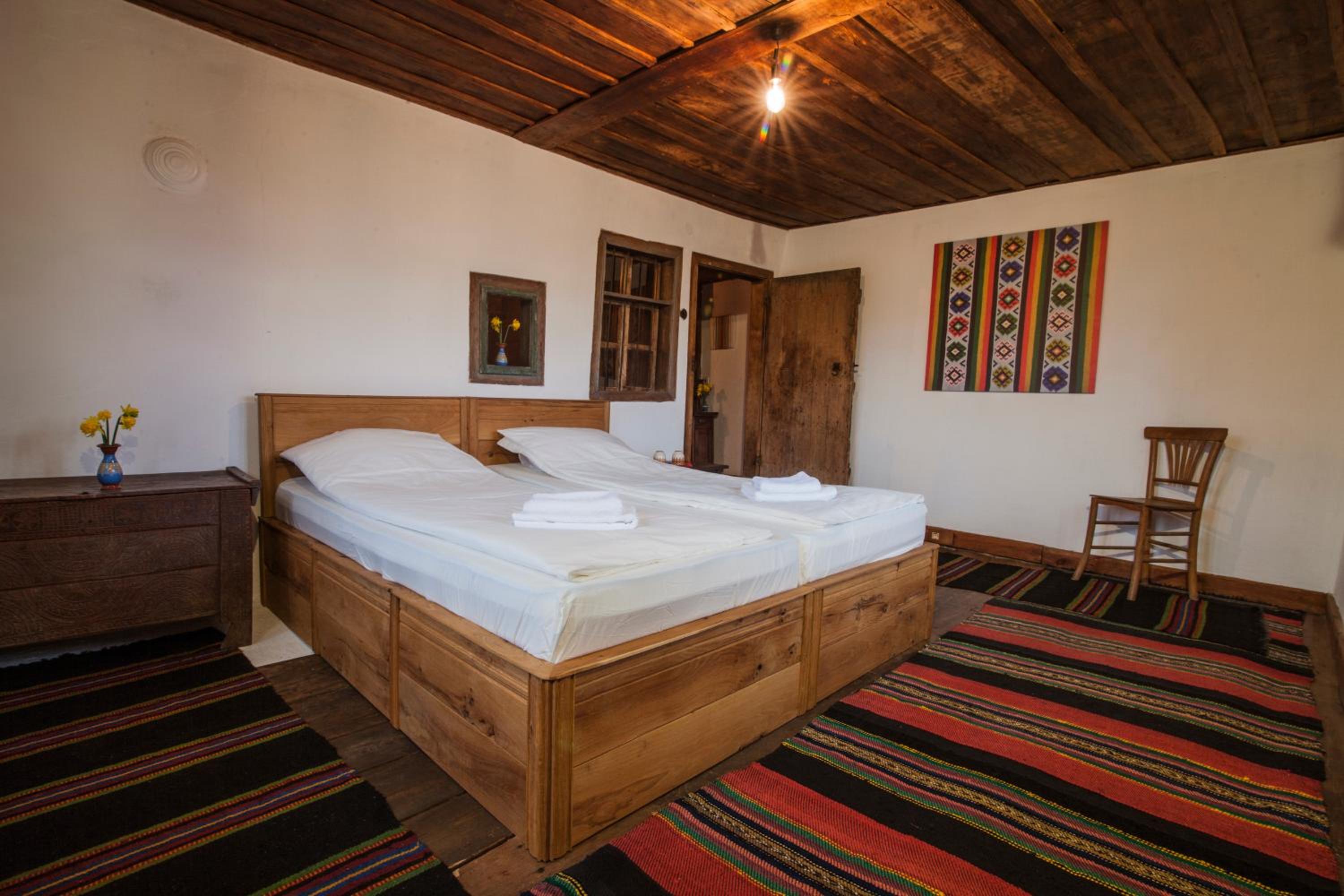 Authentic House with Stunning Mountain View - Karashka