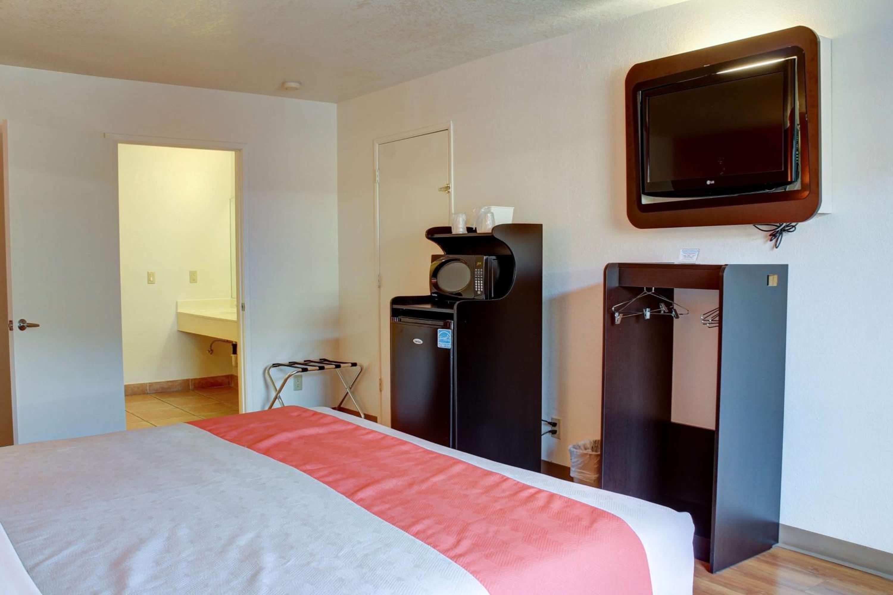 Bishop Vacations - Motel 6-Bishop, CA - Property Image 11