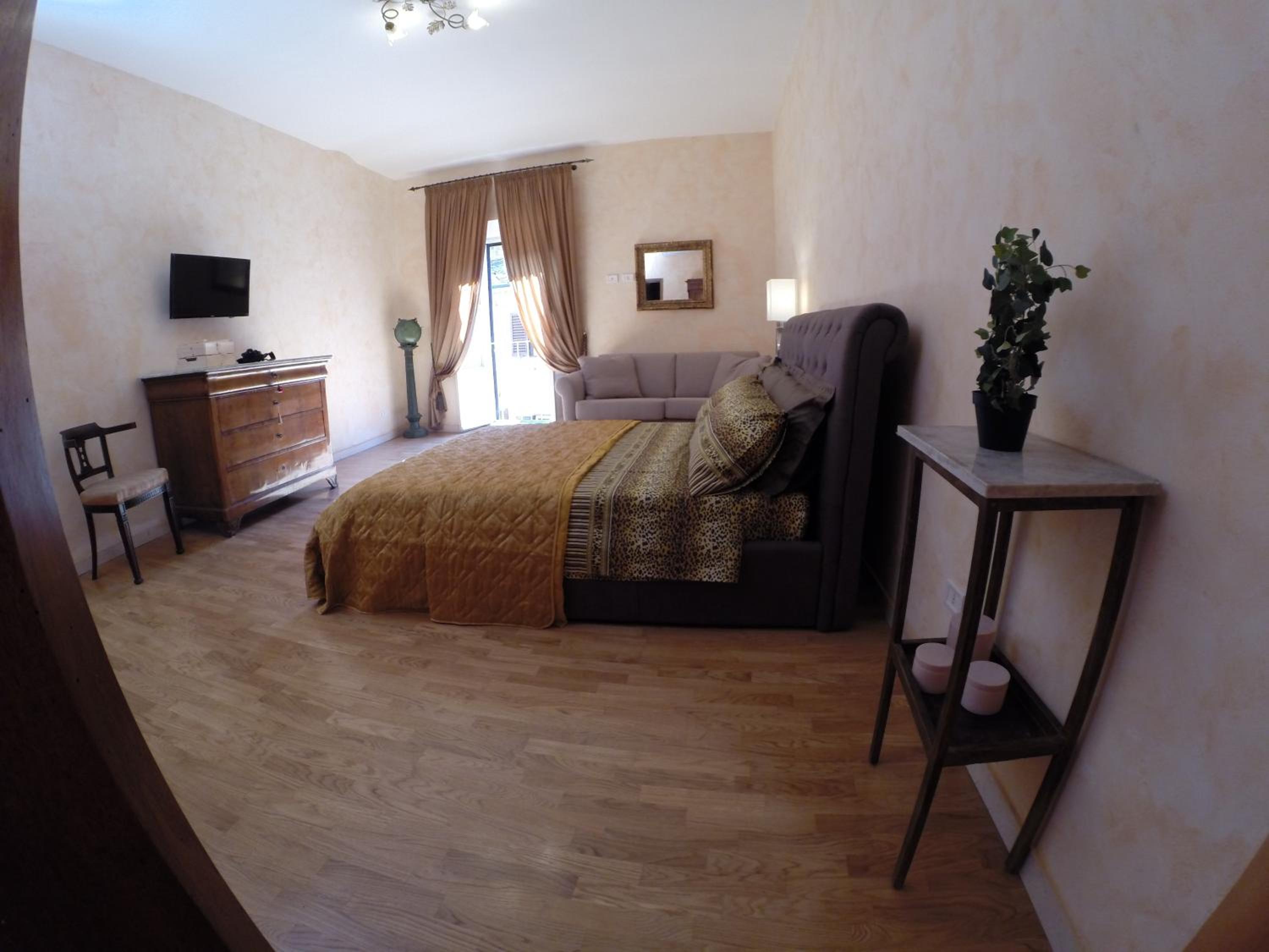 Pantheon Old Suite