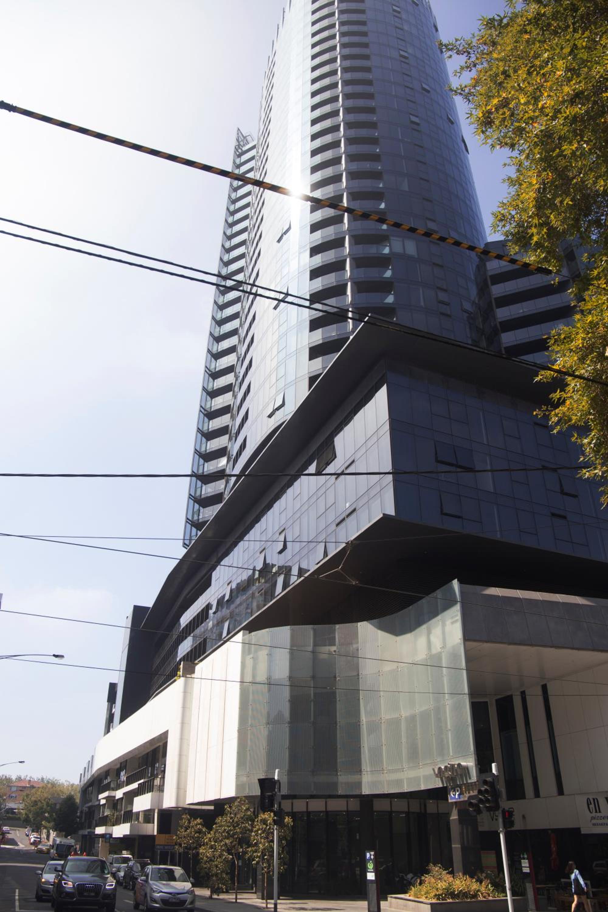 Hotel Amazing Accommodations: Vogue - Image 1