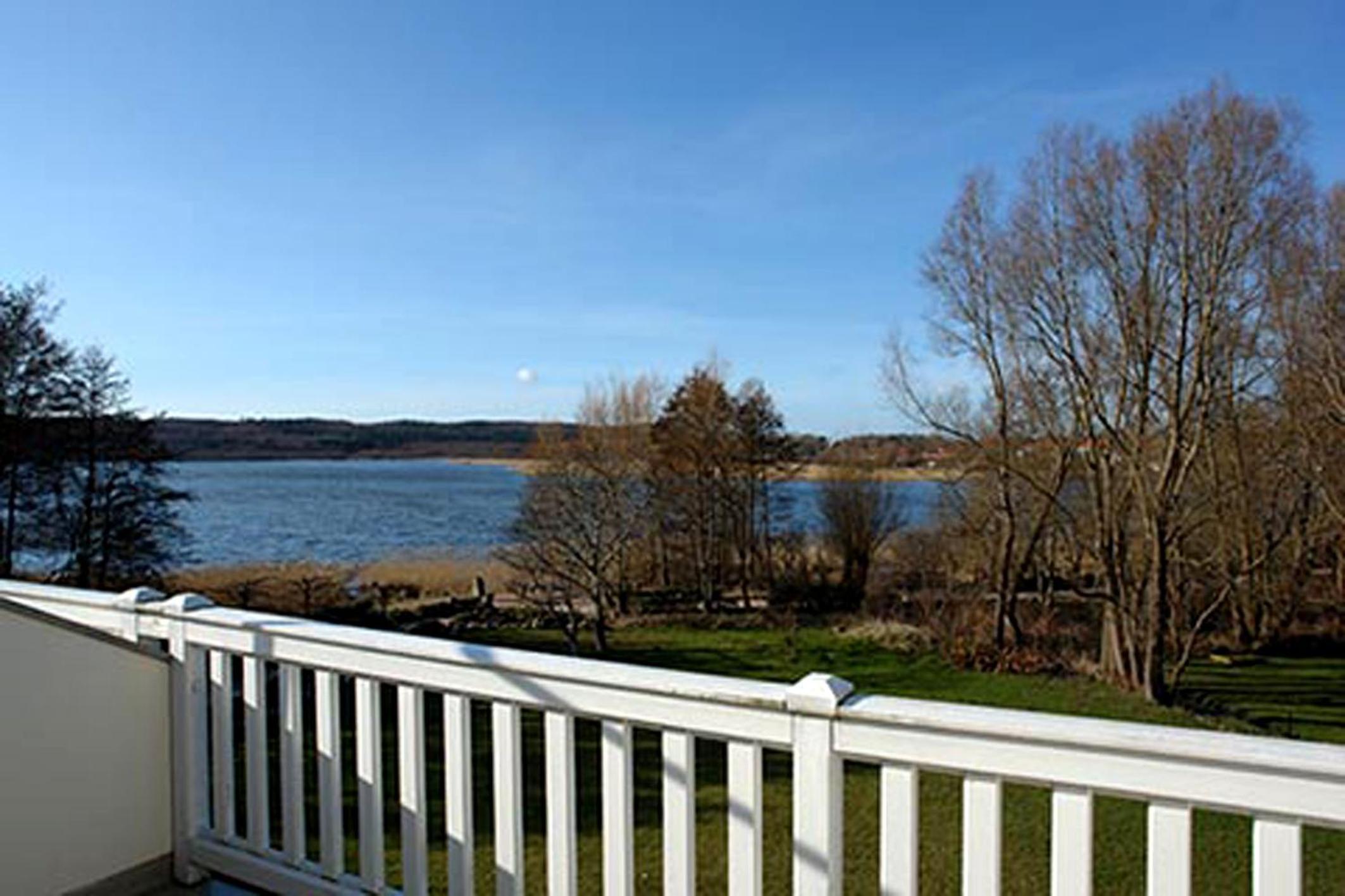 Schlösschen am Schmachter See - by Rujana