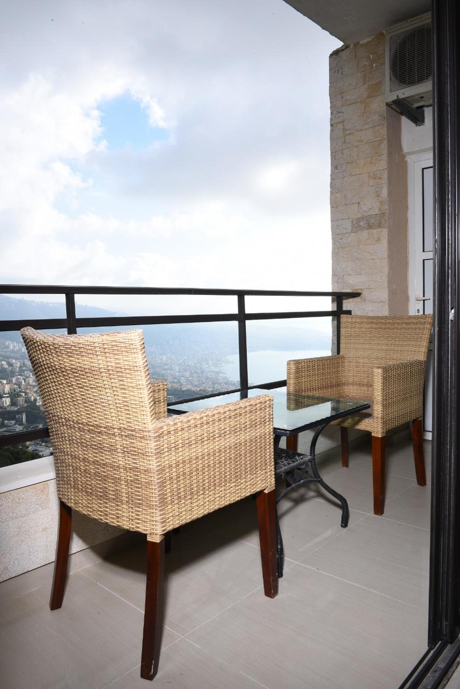 Building 440 view 5