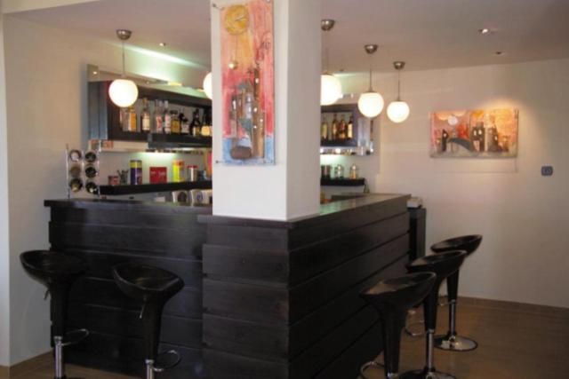 bar