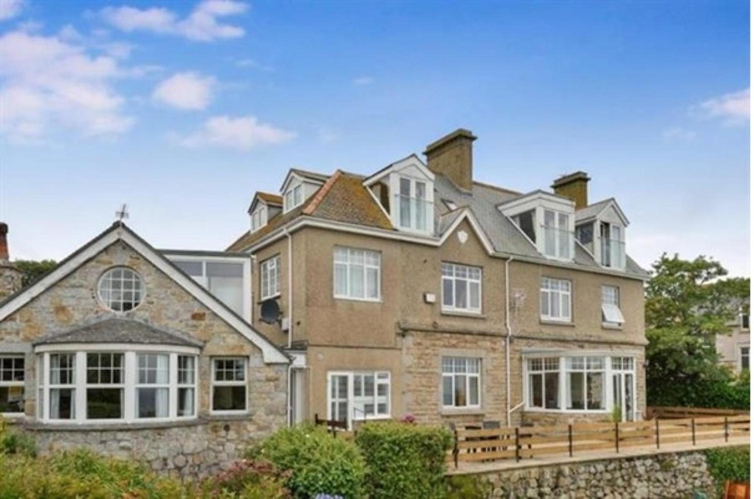 Hotel Number 9 Rosemorran - Image 1