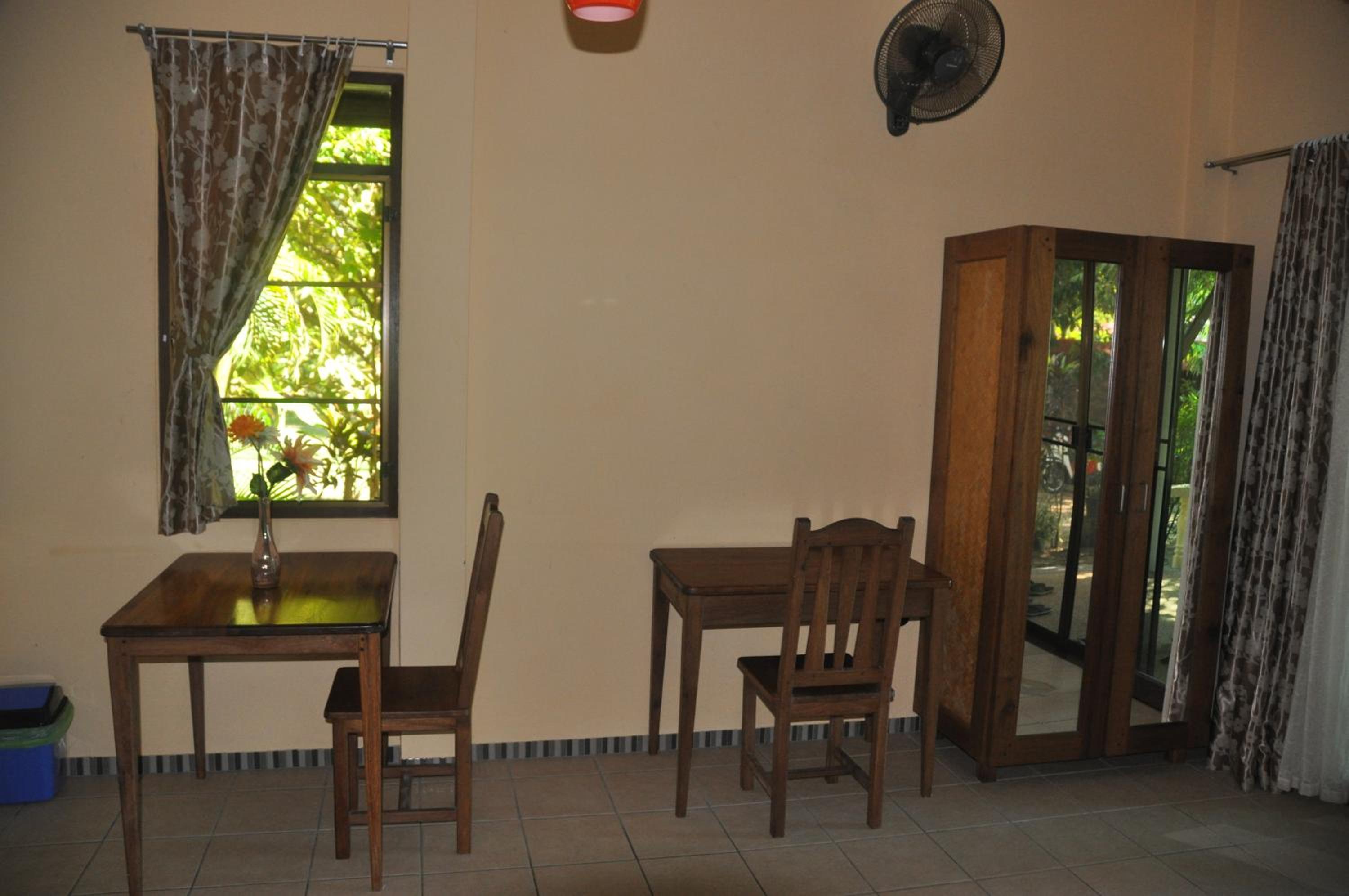 Lake View Bungalows