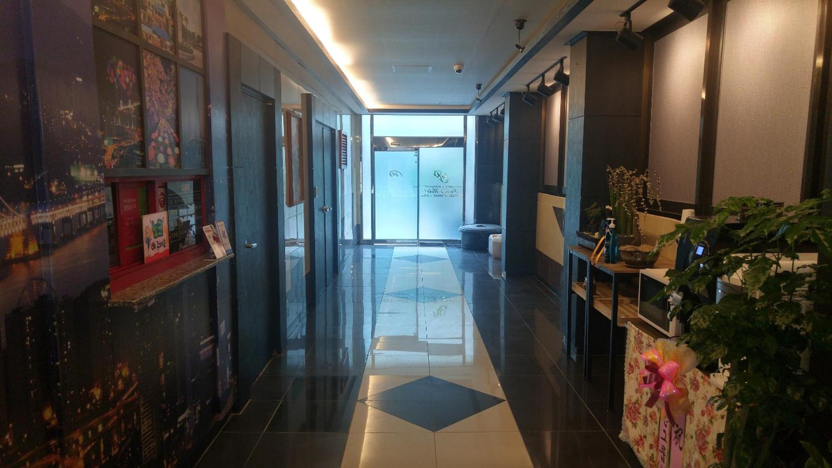 Hotel Prince - Image 2