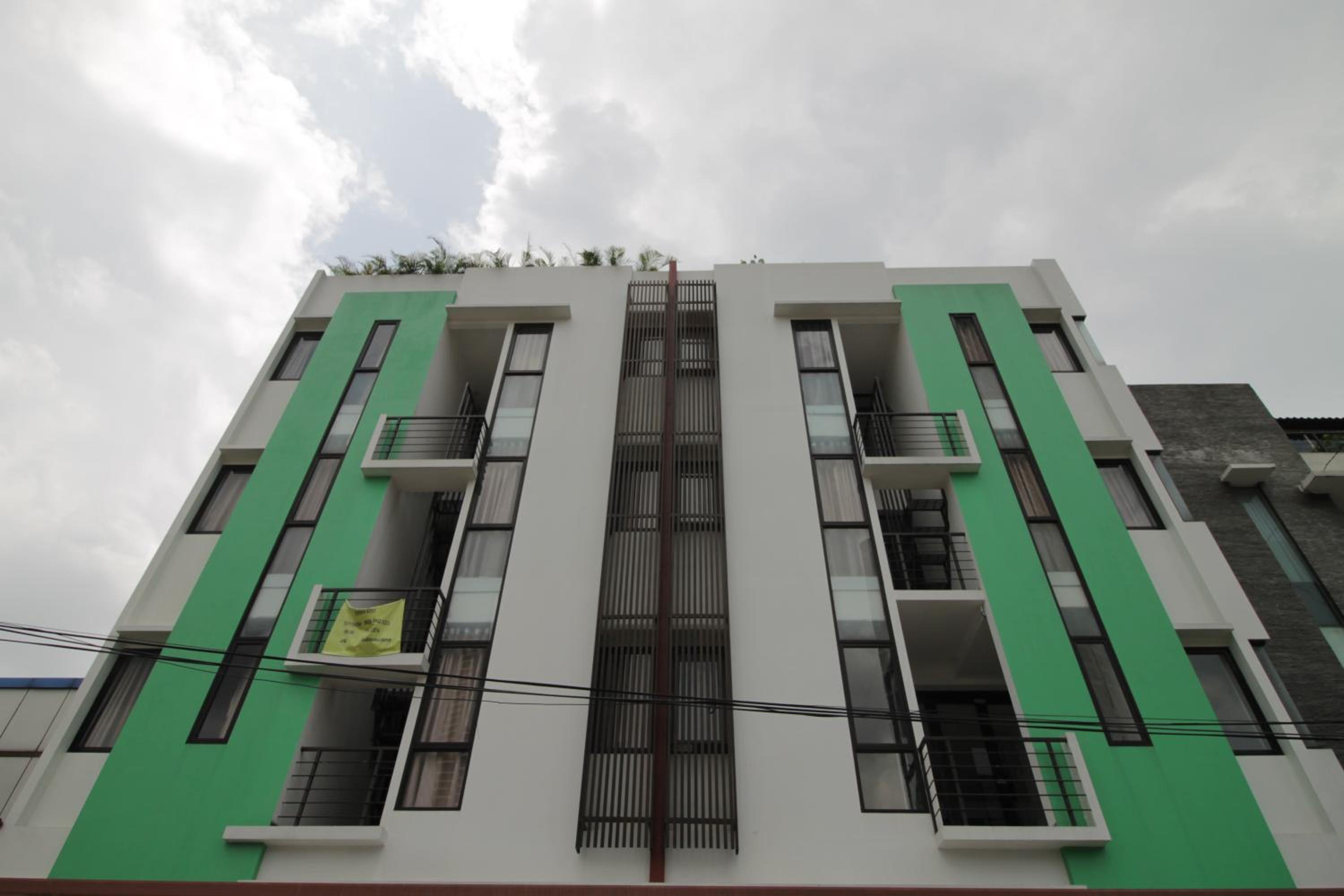 RedDoorz Plus near Plaza Indonesia