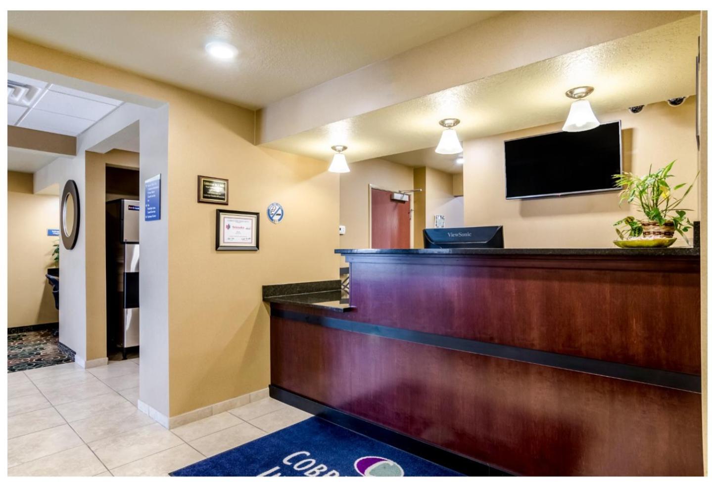 Cobblestone Inn & Suites Cambridge