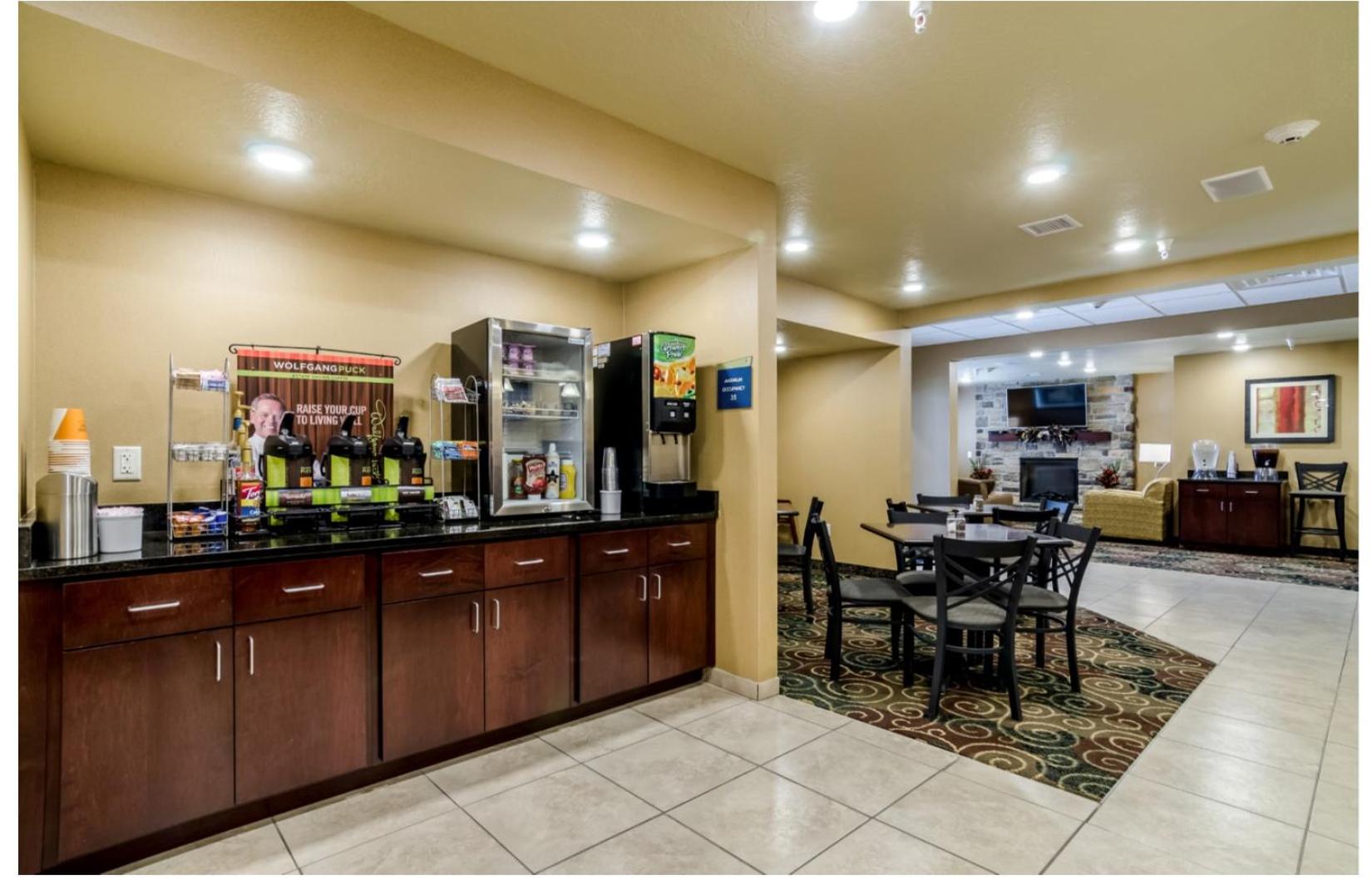 Cobblestone Inn & Suites Cambridge