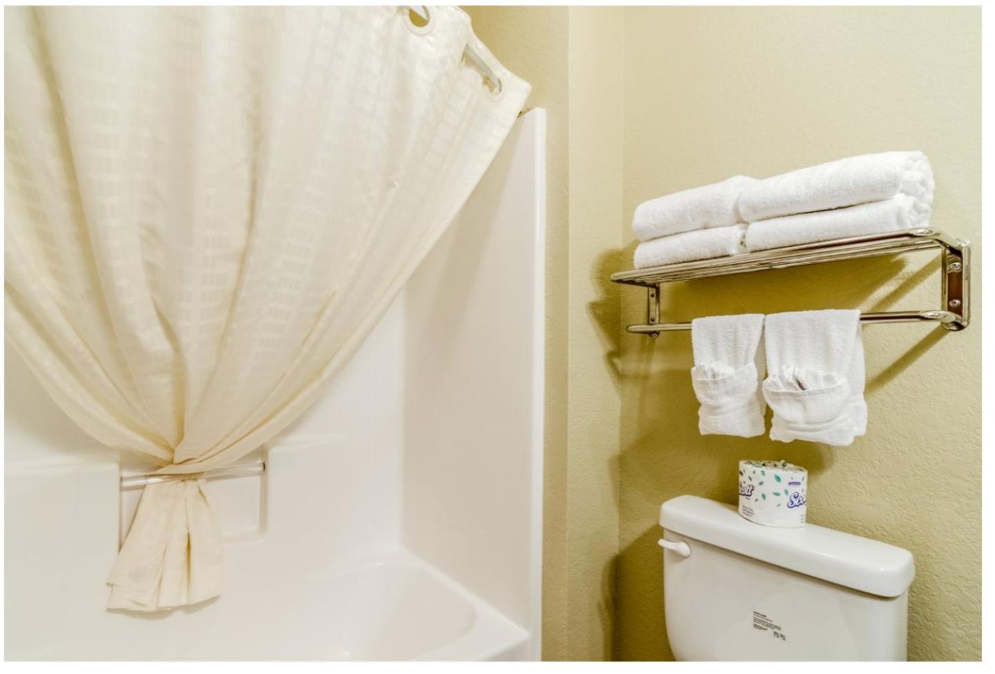 Cobblestone Inn & Suites Cambridge