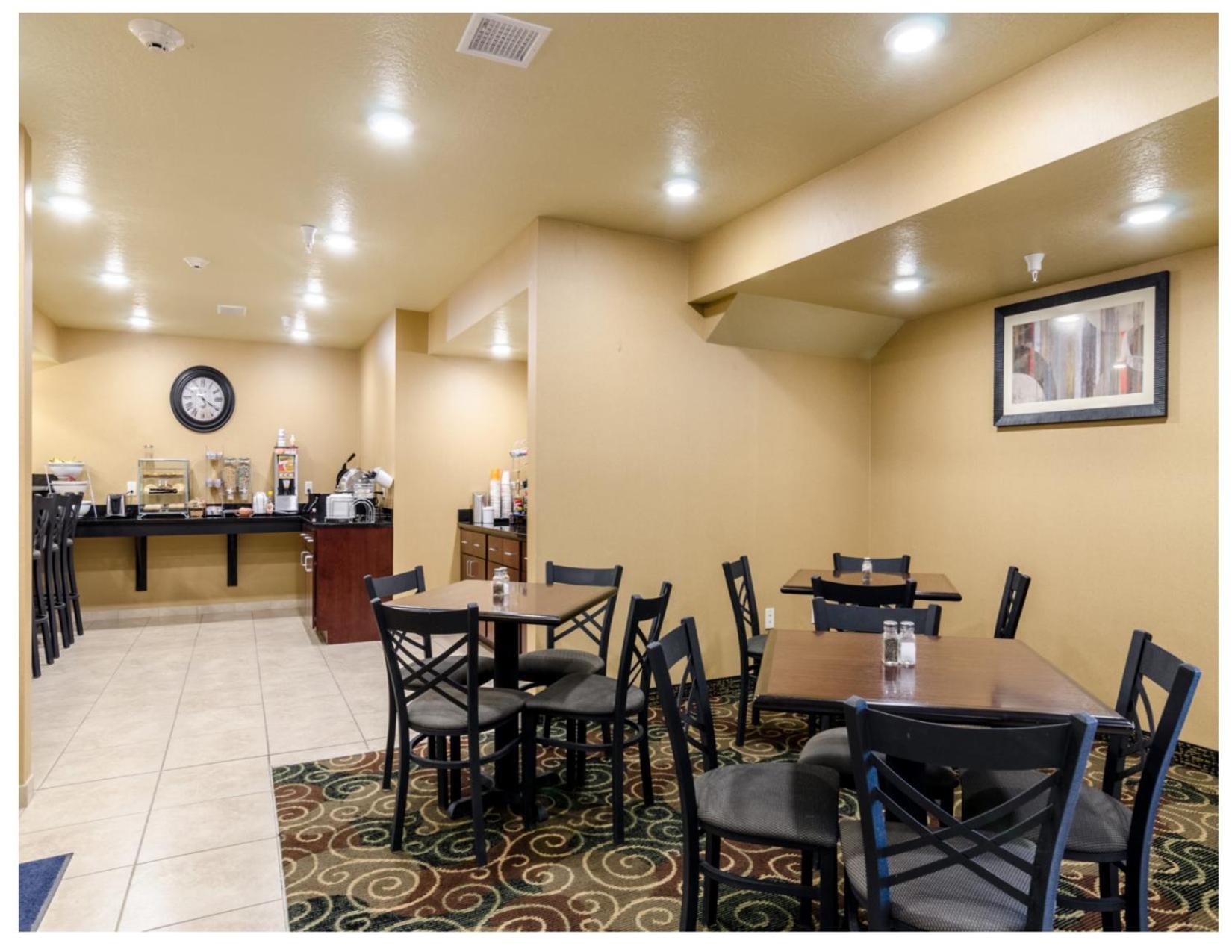 Cobblestone Inn & Suites Cambridge