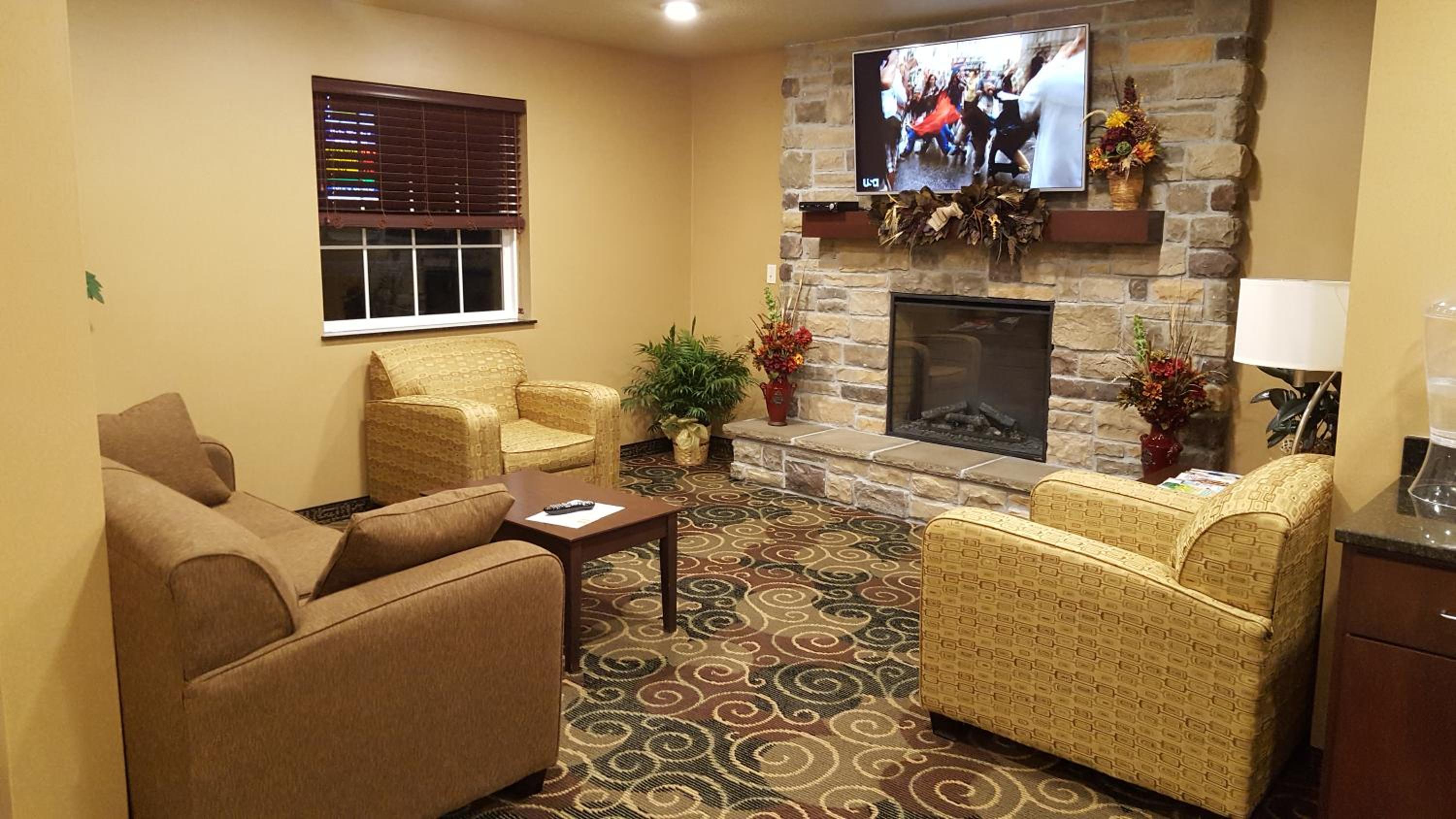 Cobblestone Inn & Suites Cambridge