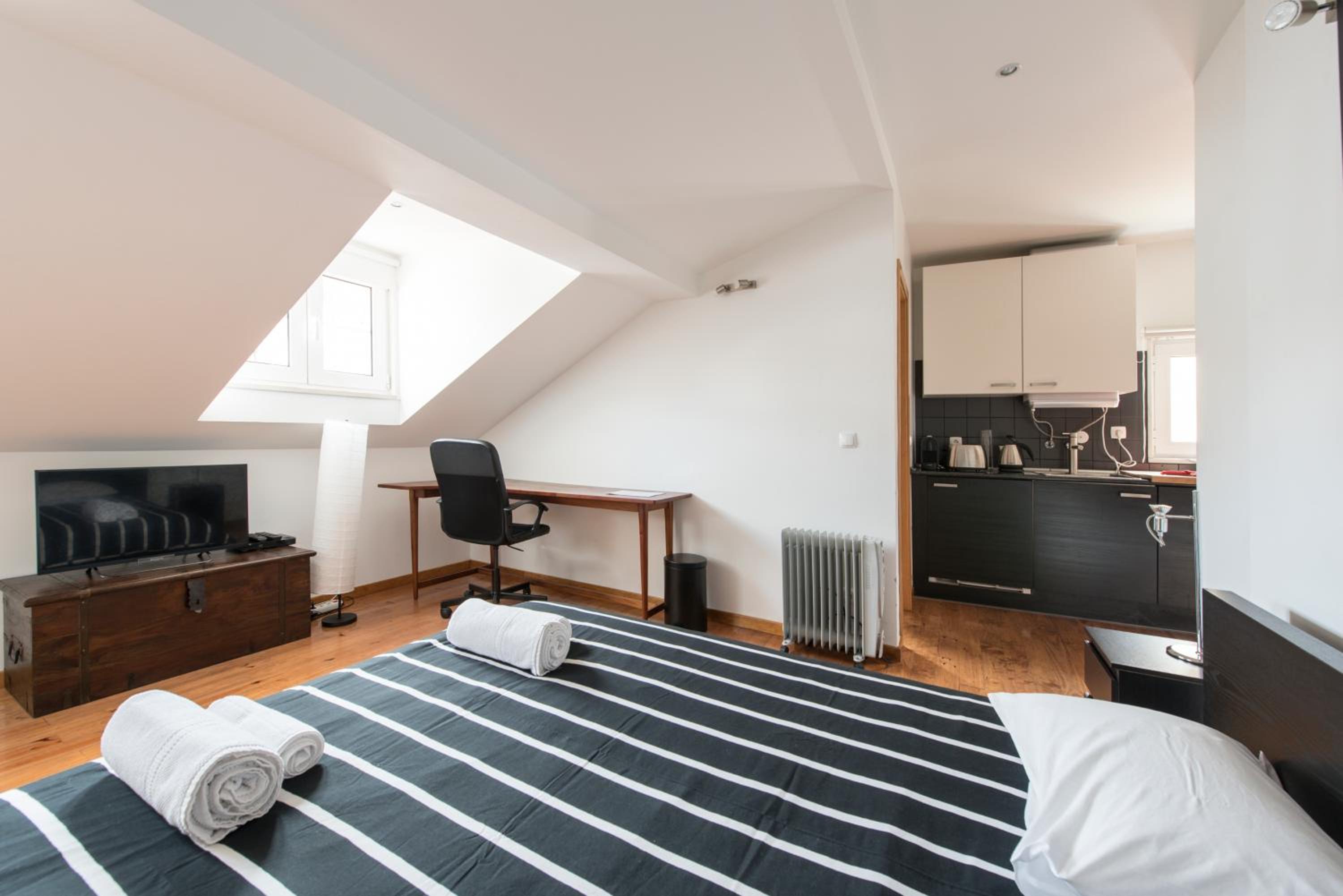 Cozy apartment in Bairro Alto view 2