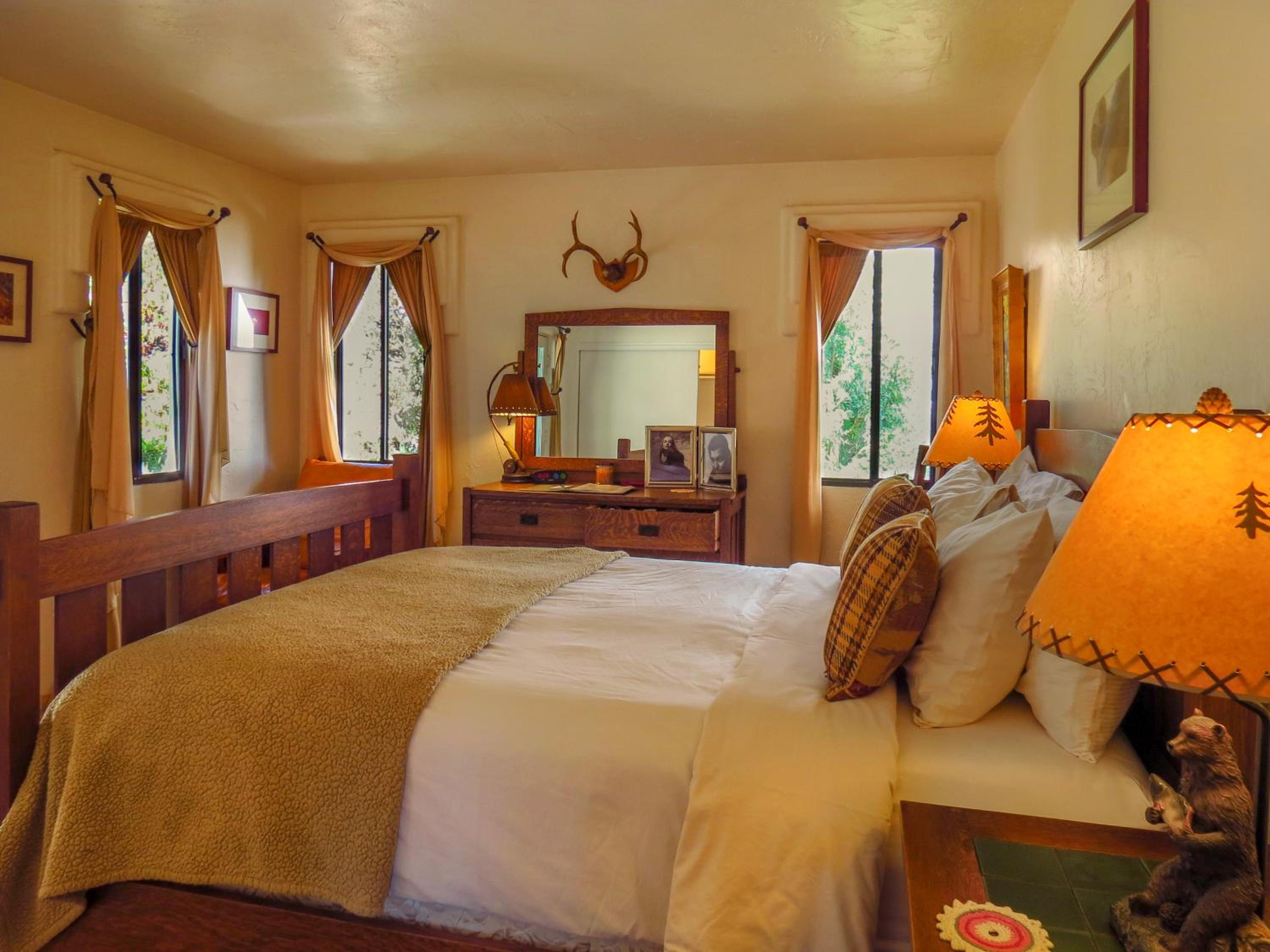 Topanga Canyon Inn Bed and Breakfast - Property Image 7