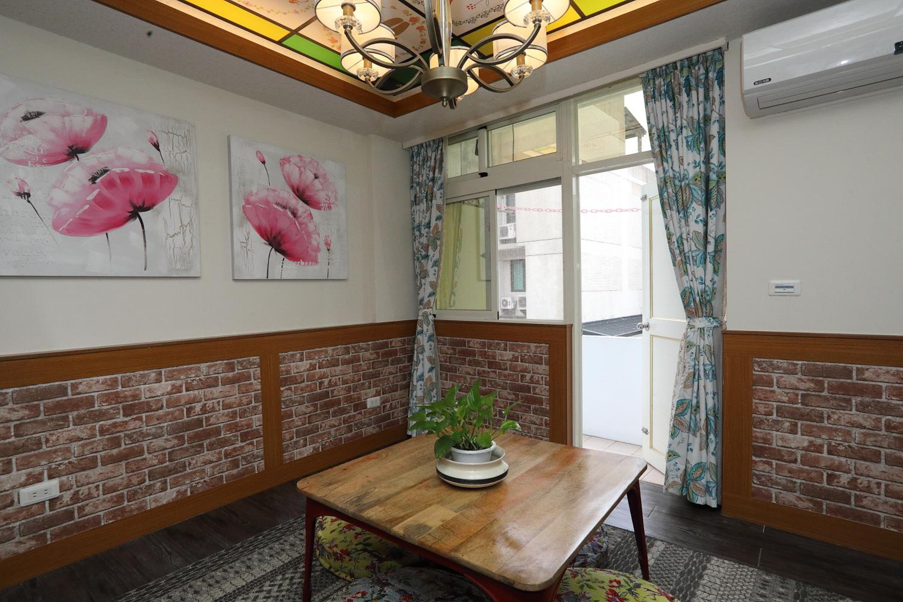 First Place B&B (Hualien Railway Station)