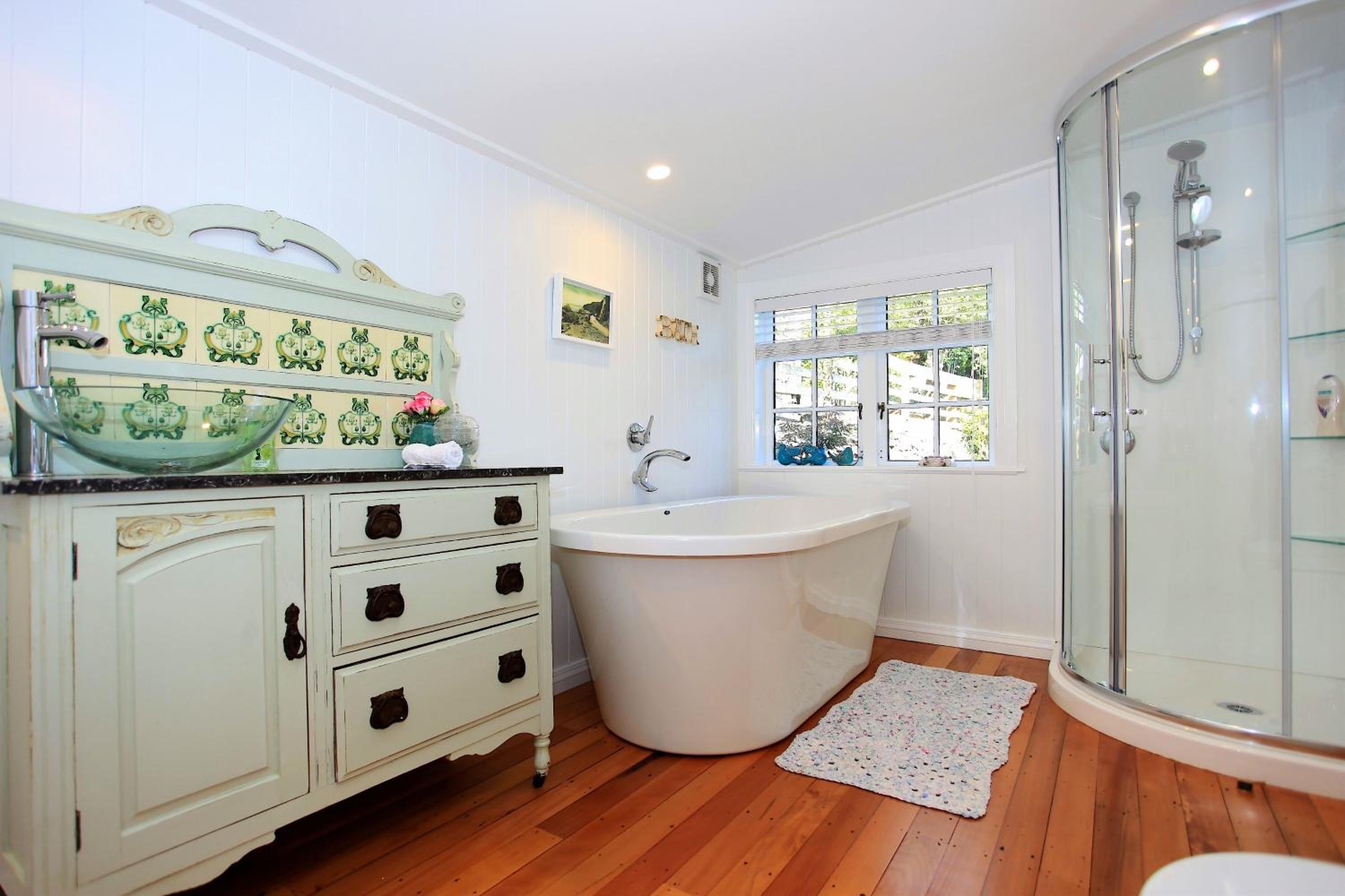 Kuranui Cottage view 4