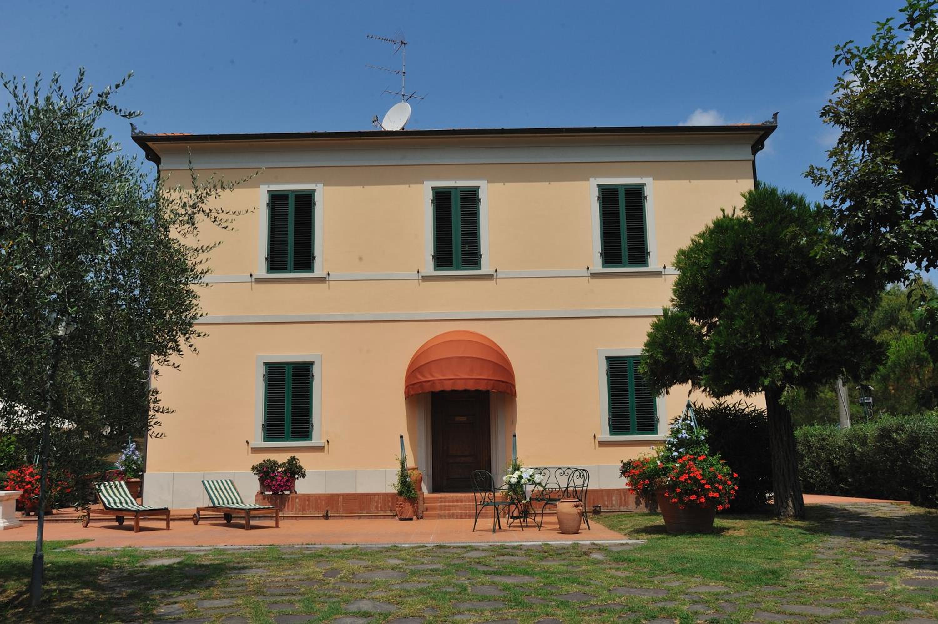 Photo 8