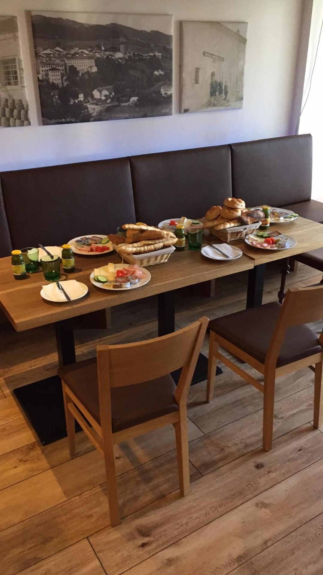 Pension Sunnseitn - Gasthof - Café - Weinkeller