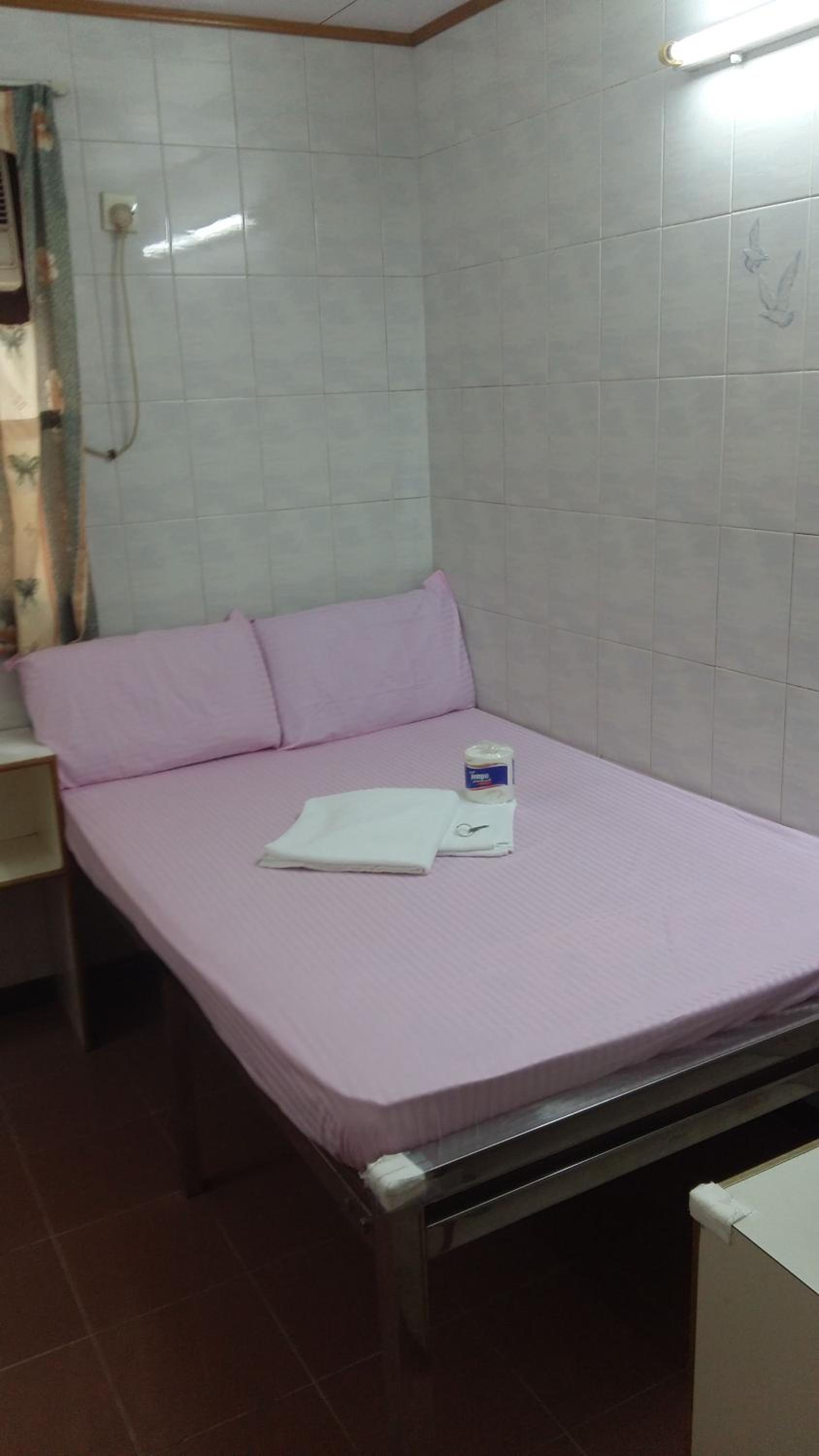 New Yan Yan Guest House reception 9th floor Flat E4 E6 - Image 3