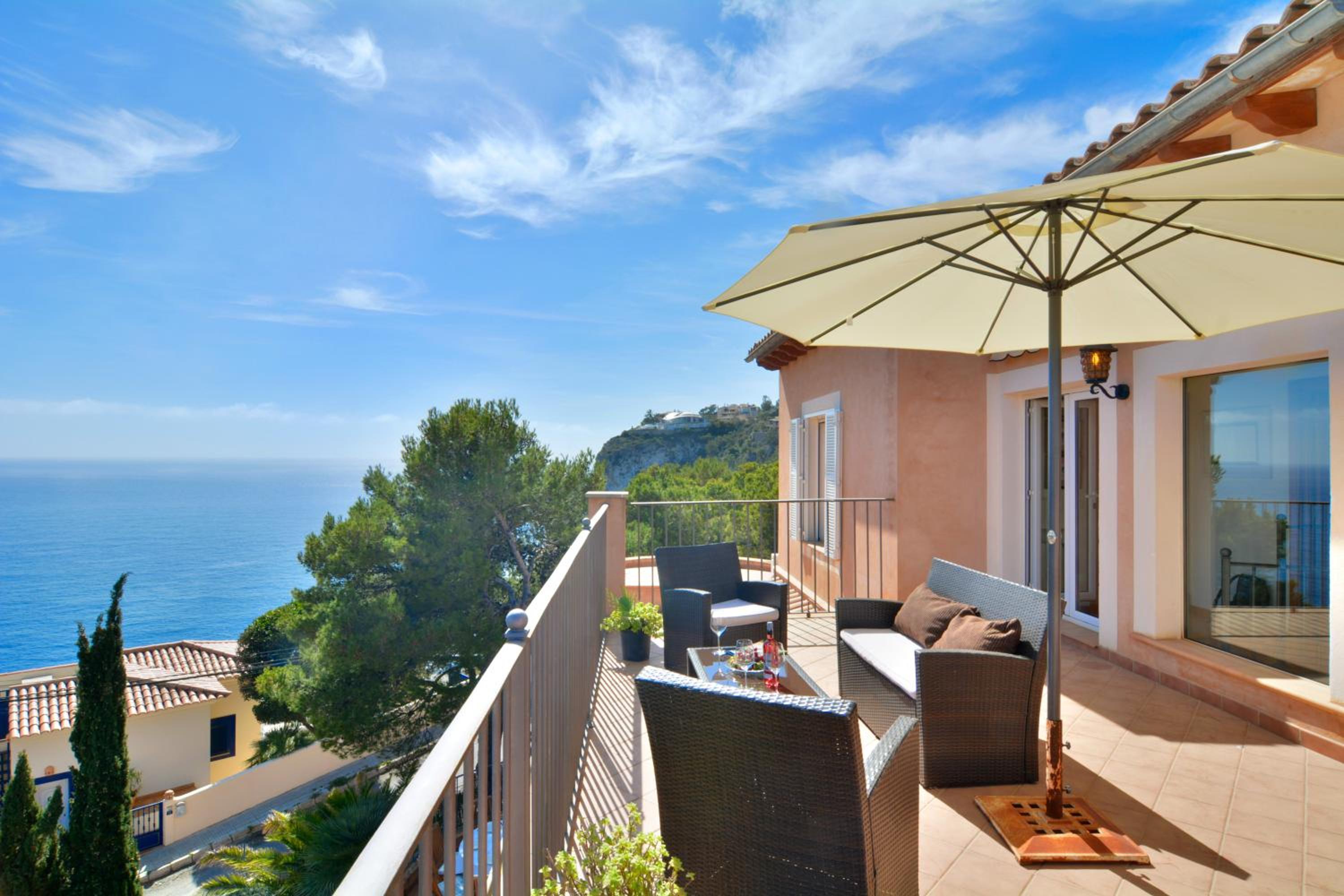 Villa With Enchanting Sea Views And Pool For 7 Guests