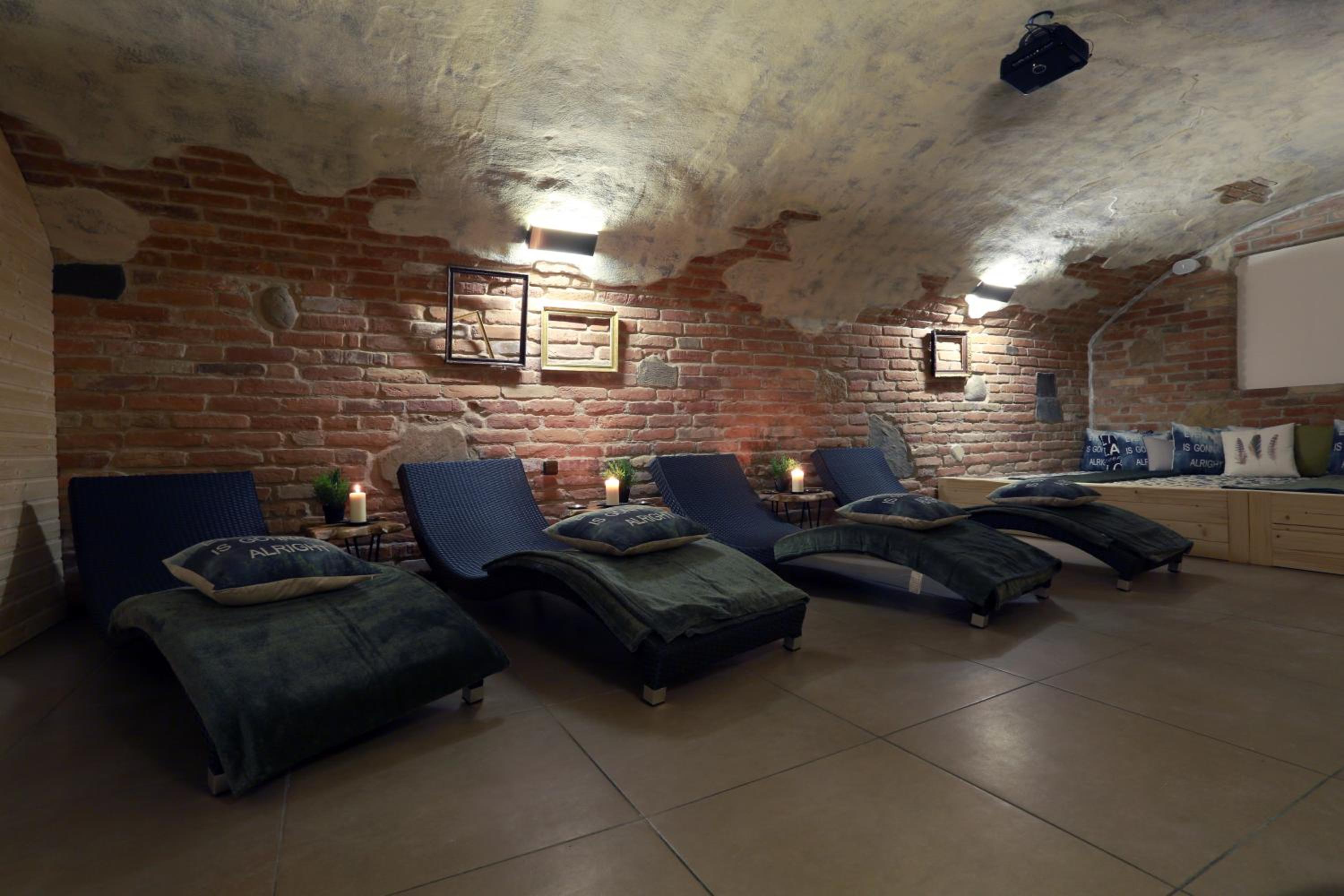 Penzión Wellness & Restaurant Zoborská, free parking