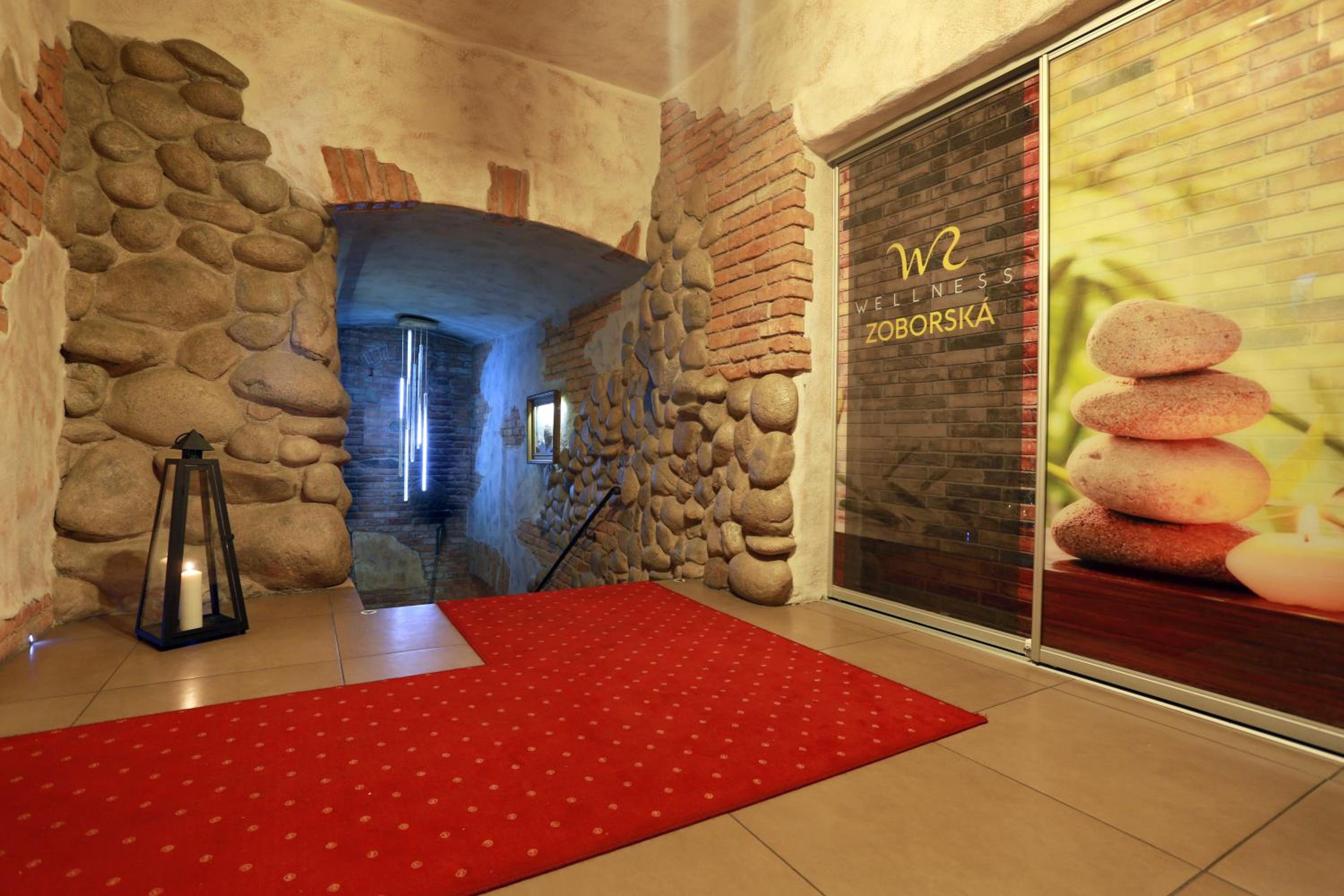 Penzión Wellness & Restaurant Zoborská, free parking