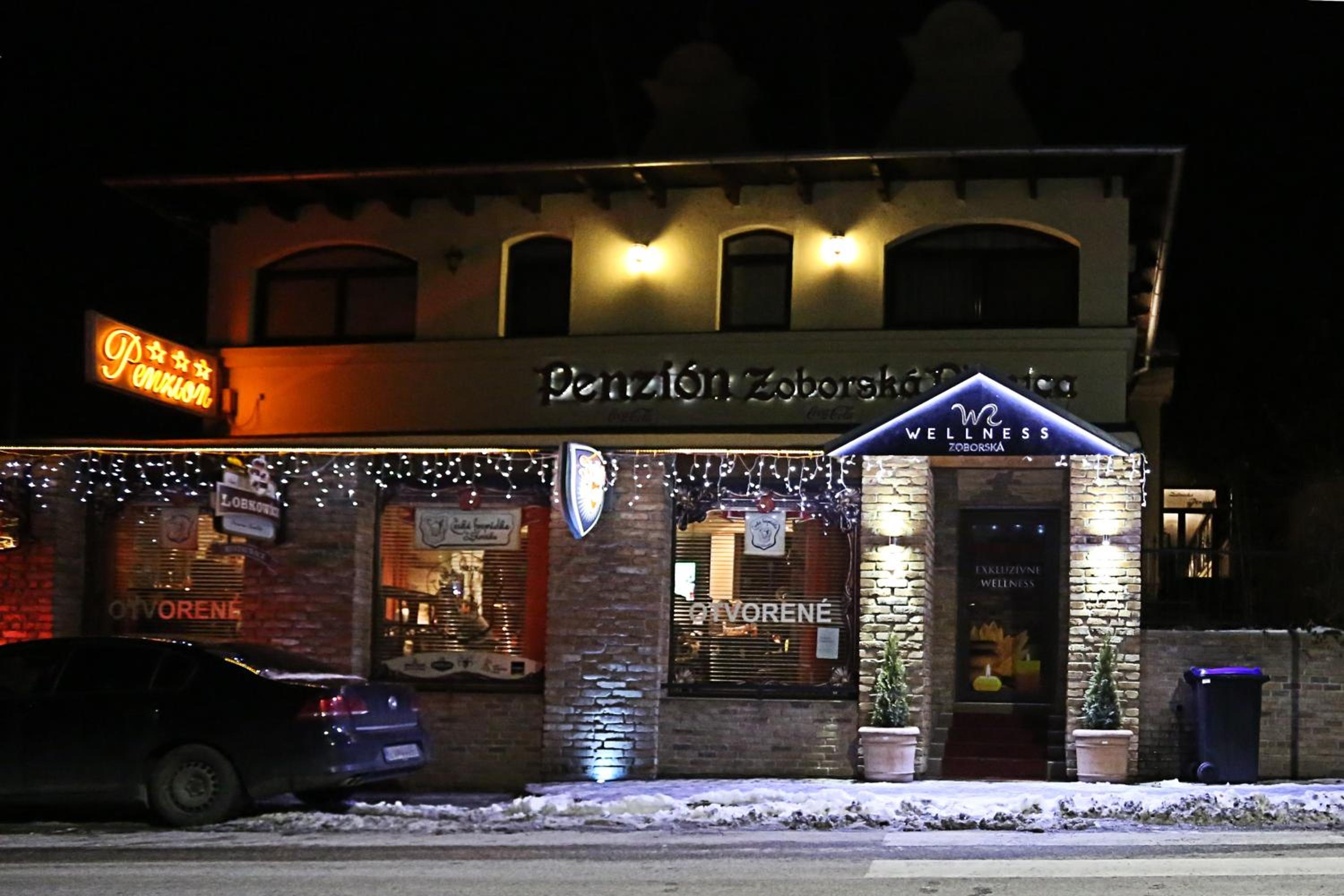 Penzión Wellness & Restaurant Zoborská, free parking