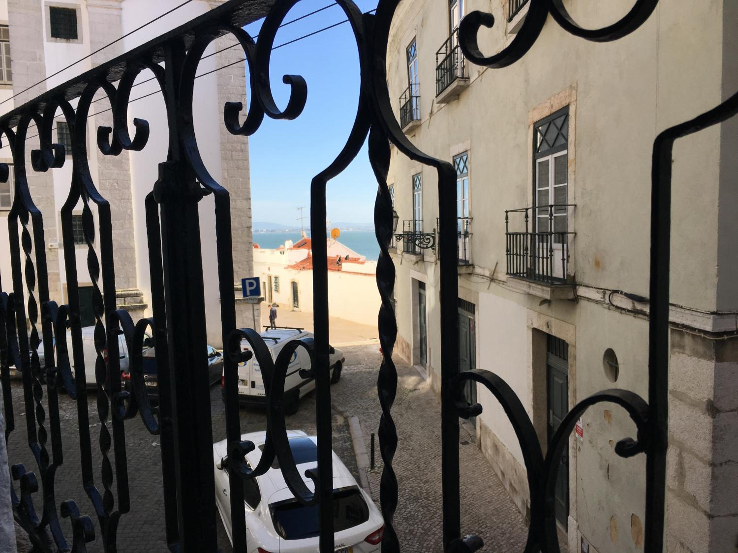 Alfama Right Point
