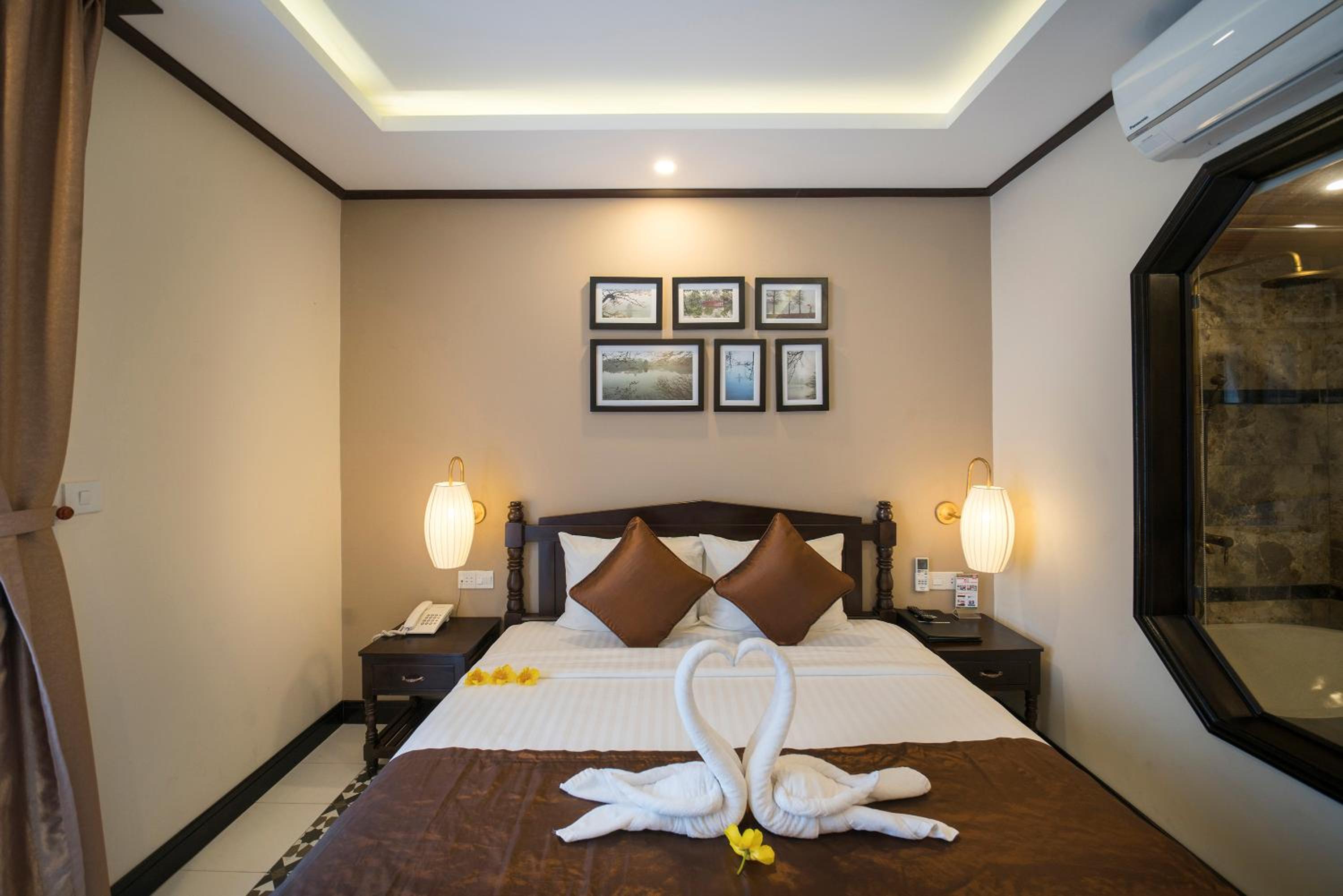 Golden Bell Backpacker Hotel & Pool Bar