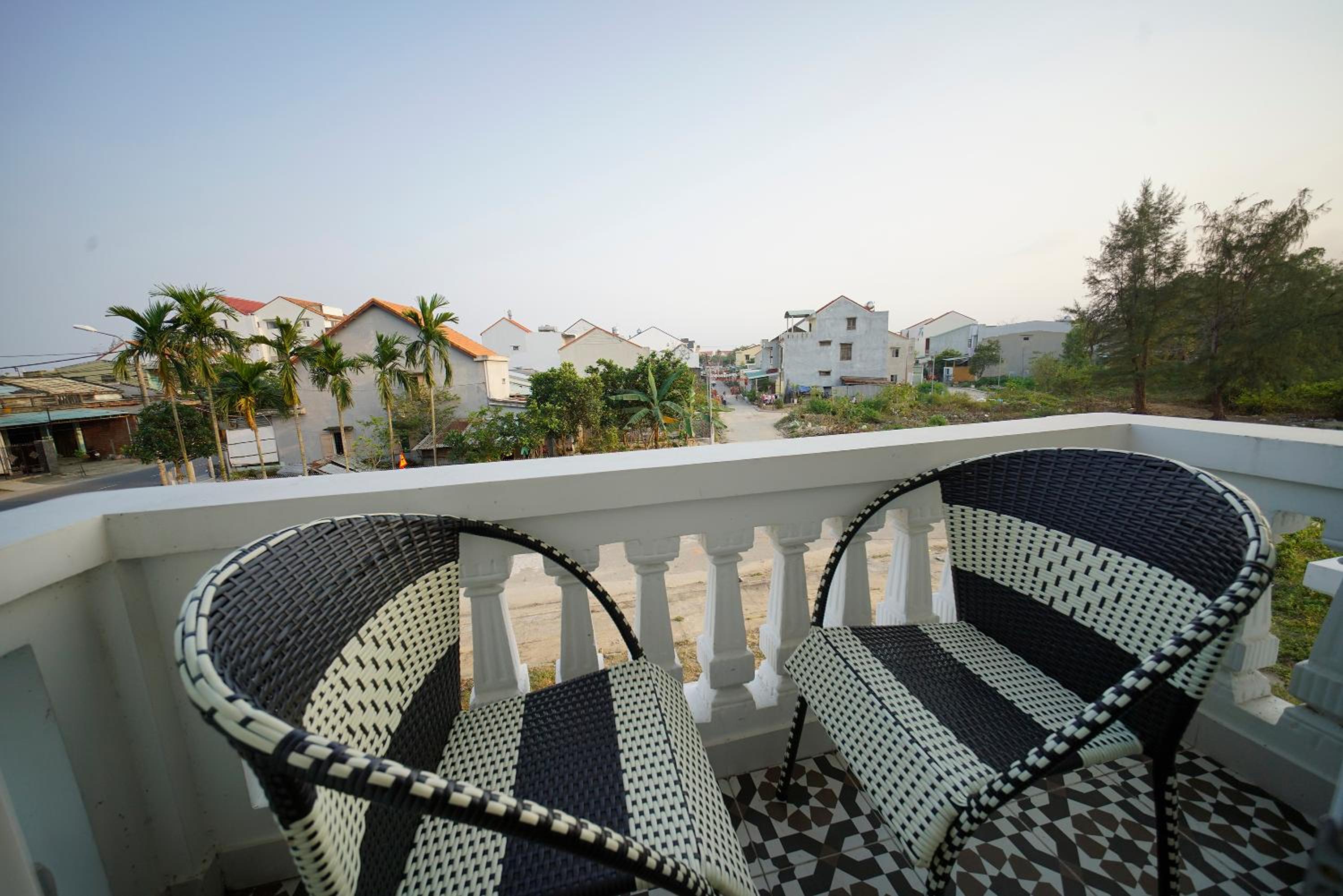 Golden Bell Backpacker Hotel & Pool Bar