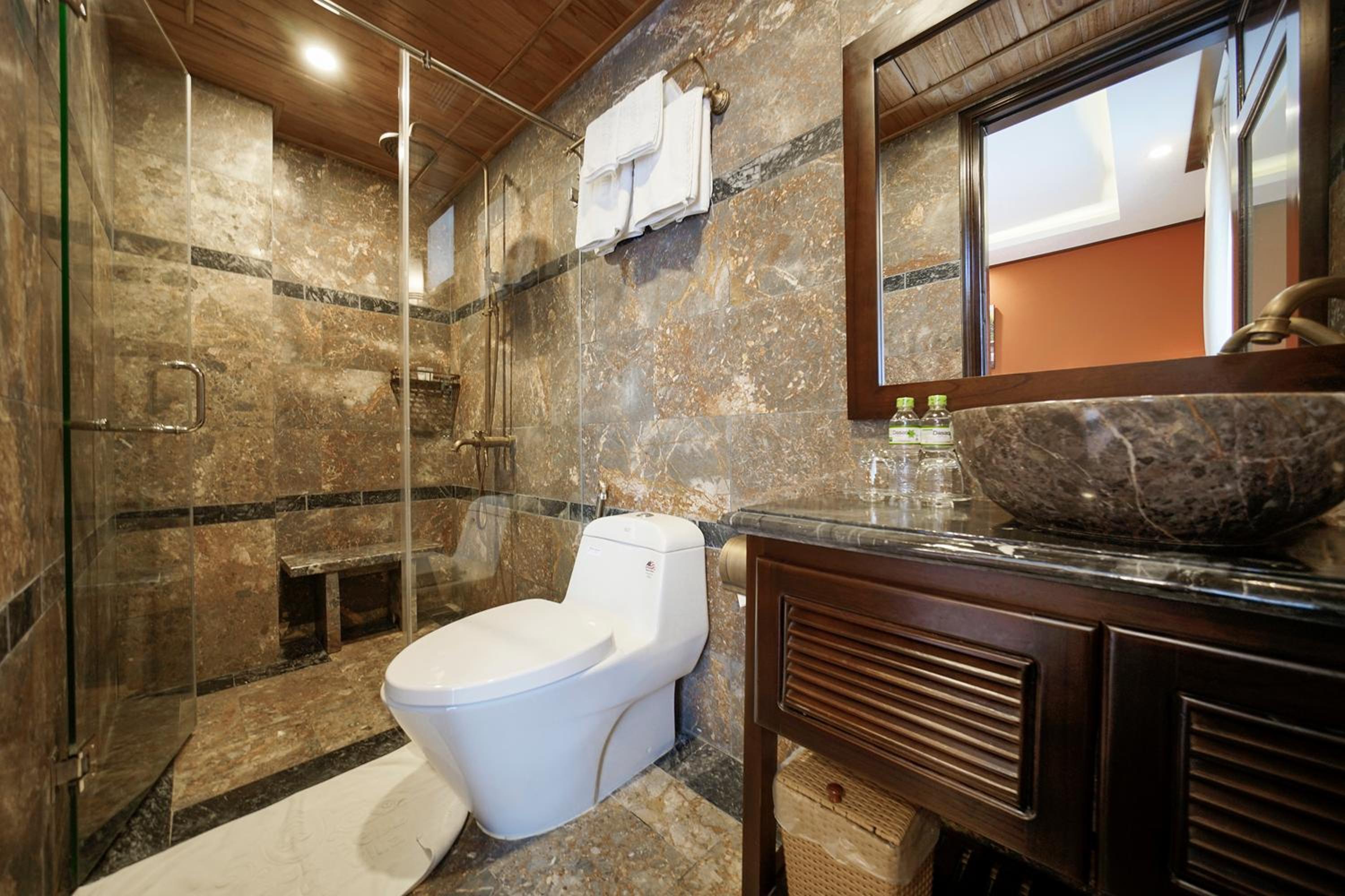 Golden Bell Backpacker Hotel & Pool Bar