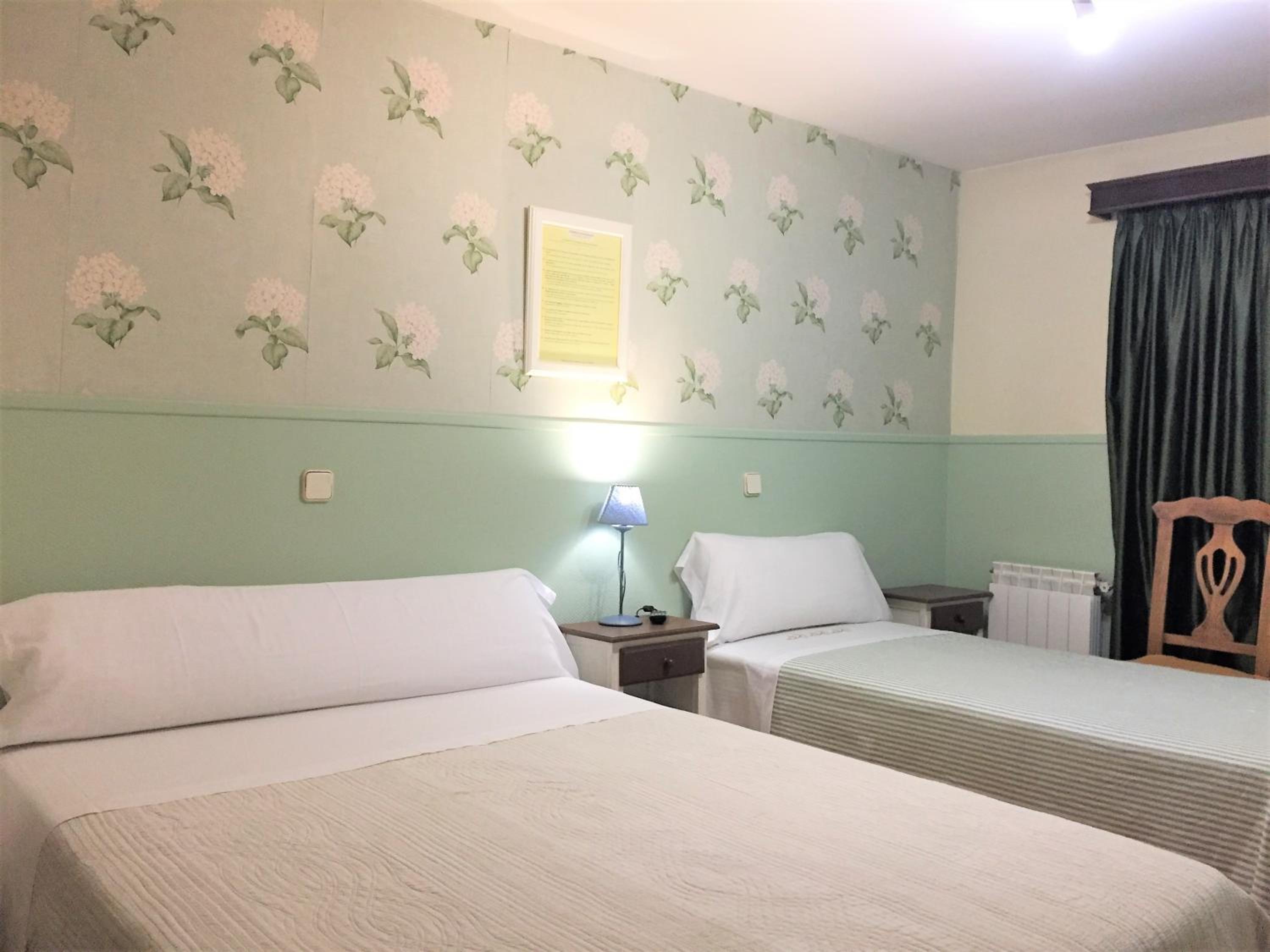 Hostal La Vera - Image 1