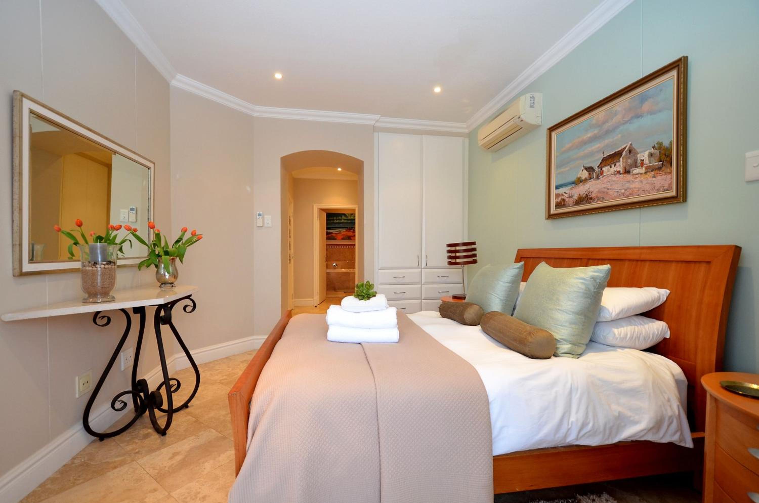703 Oyster Schelles - by Stay in Umhlanga