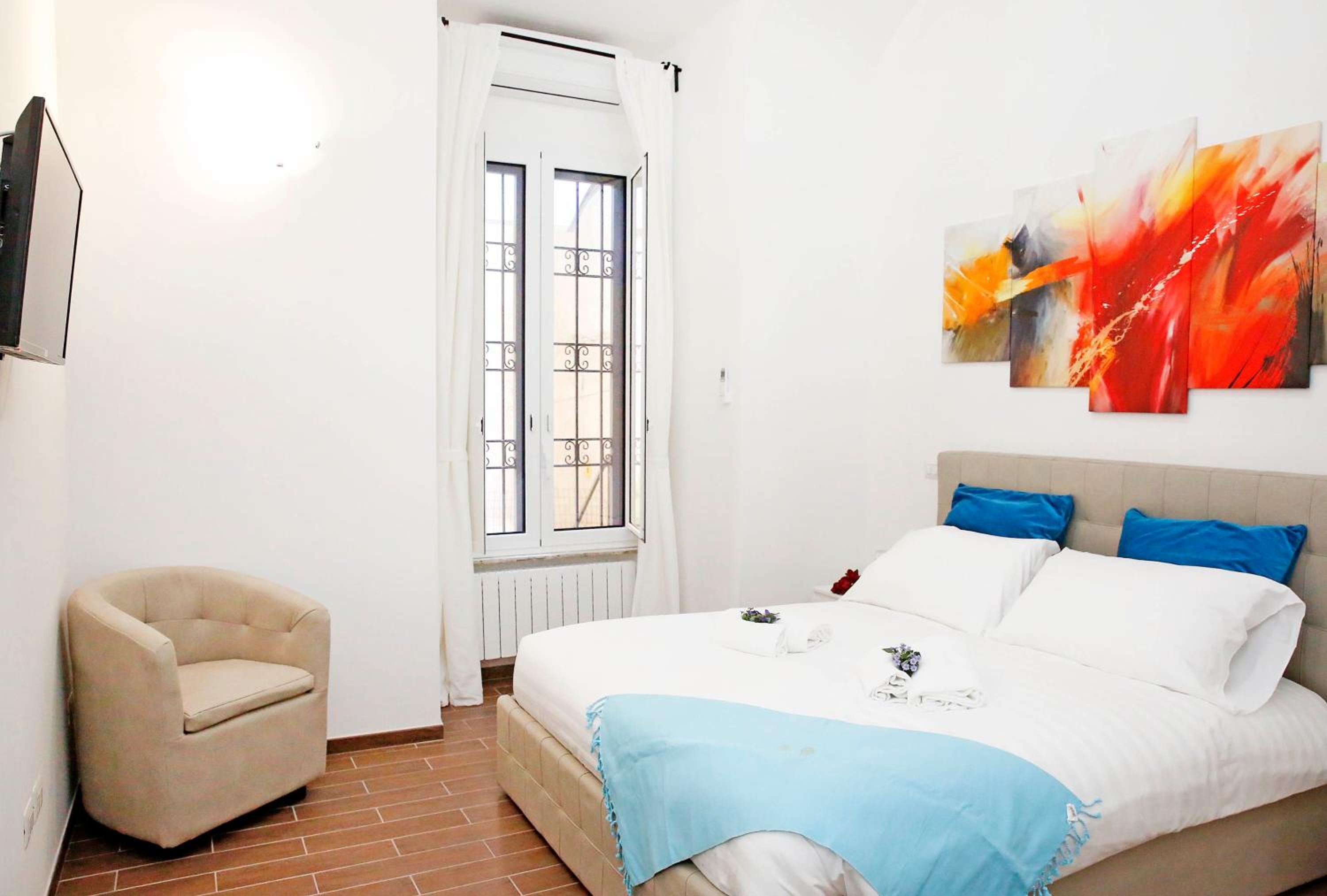 Castel Sant Angelo's Harmonious Apartment