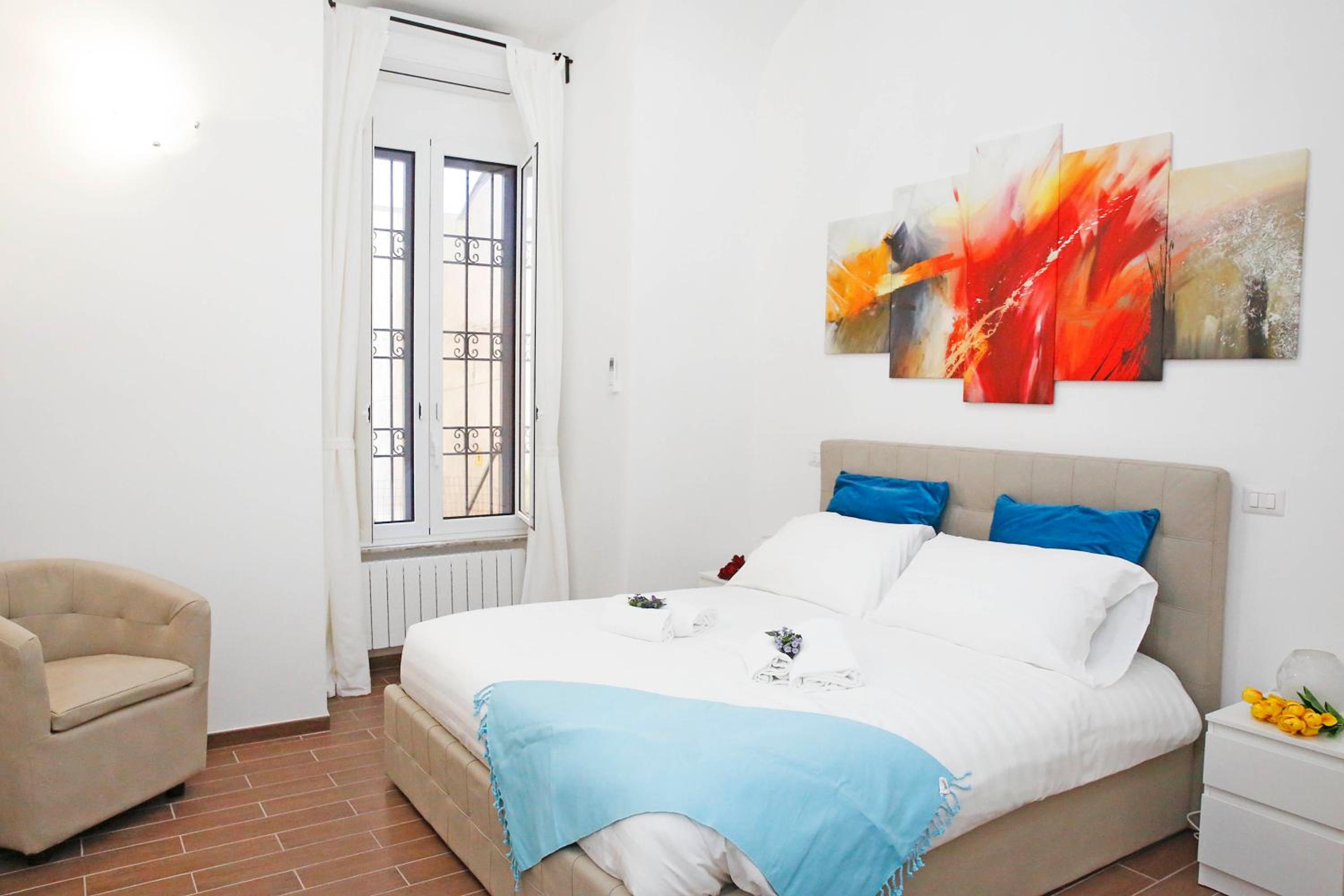 Castel Sant Angelo's Harmonious Apartment