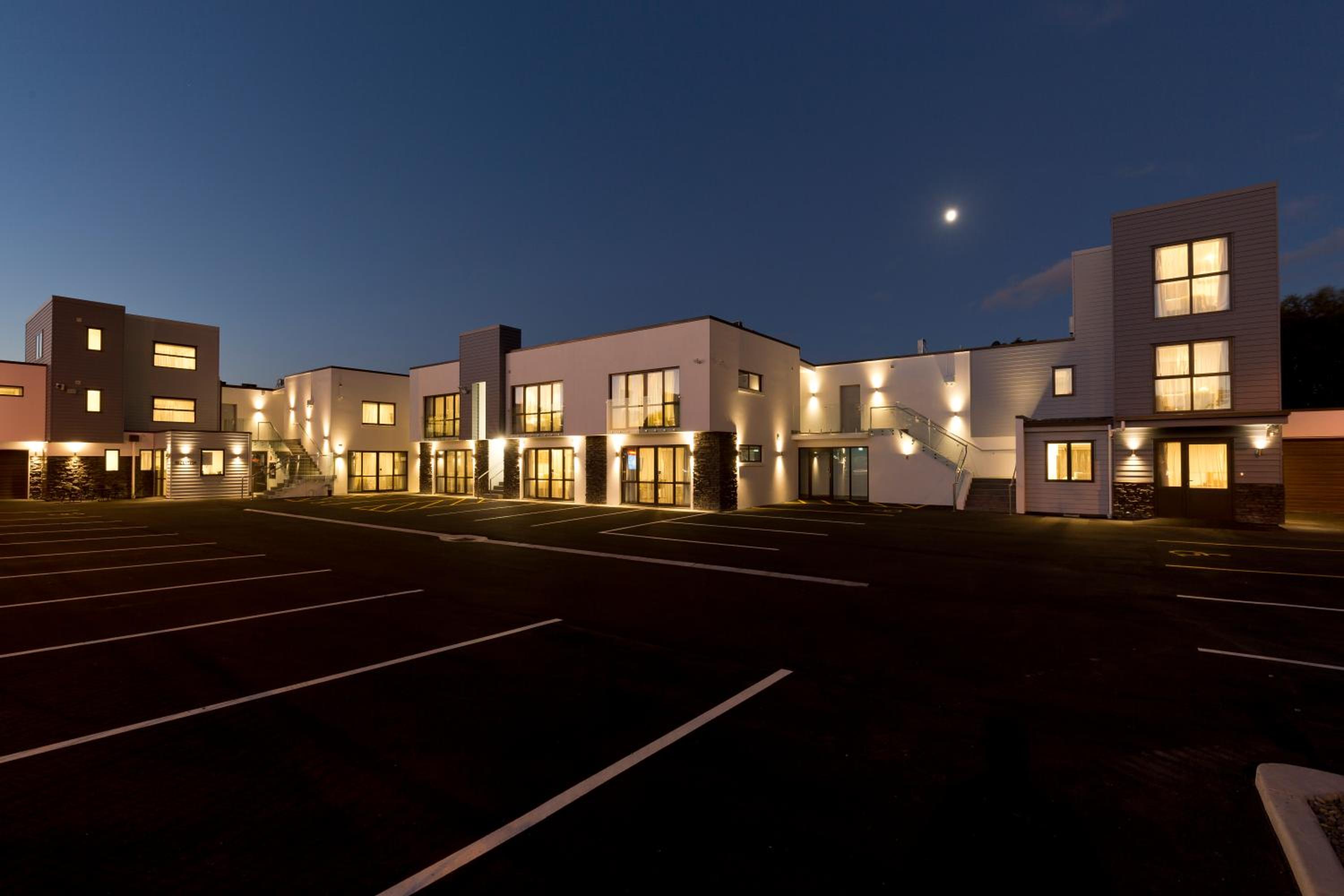 Hotel 2 on Whiteleigh and 239 on Lincoln Motel - Image 1