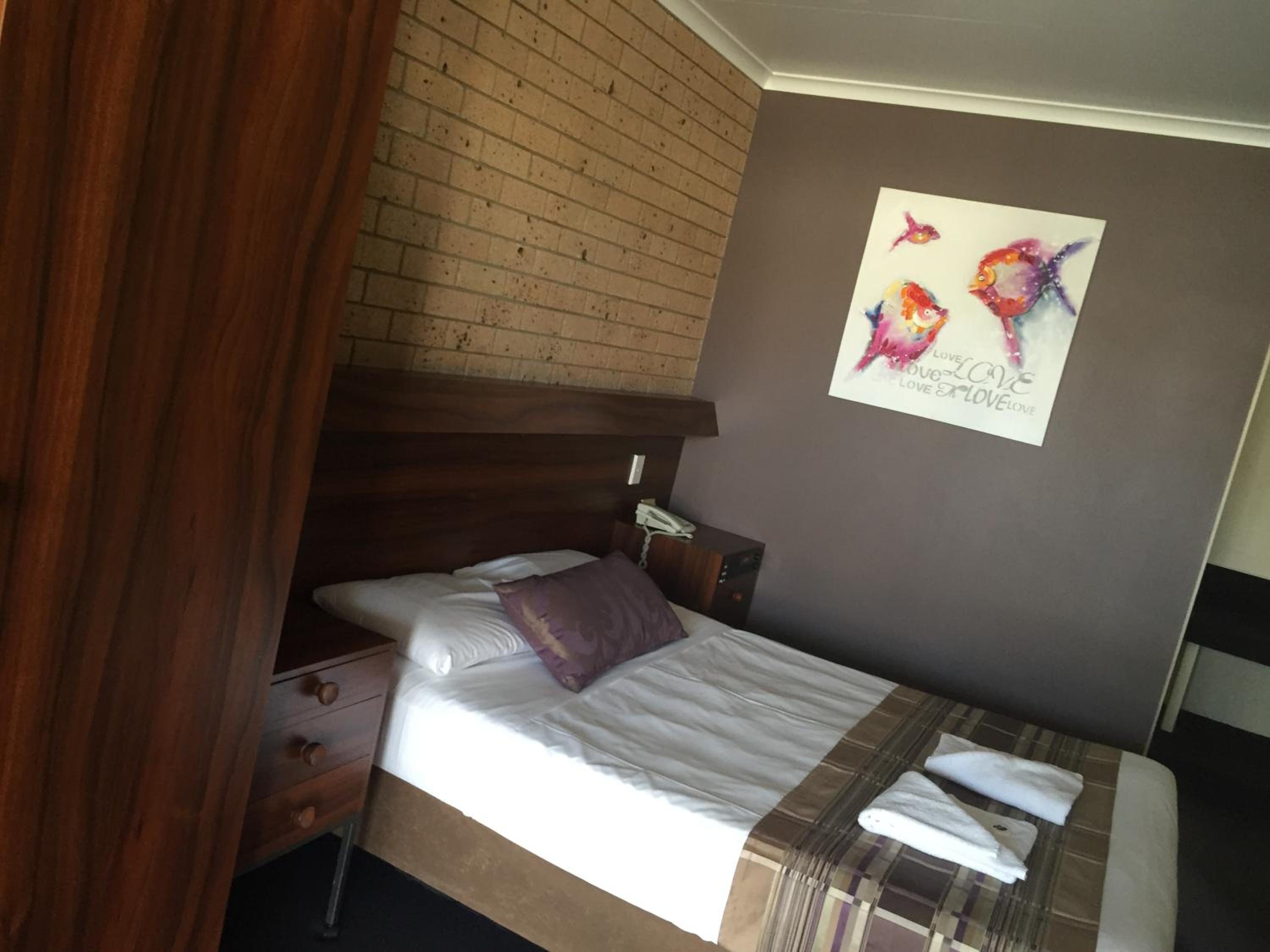 Sarina Motor Inn