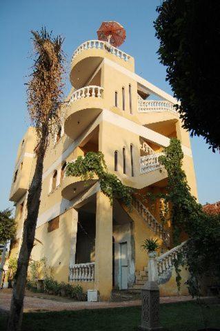 Sakkara pyramid inn hotel