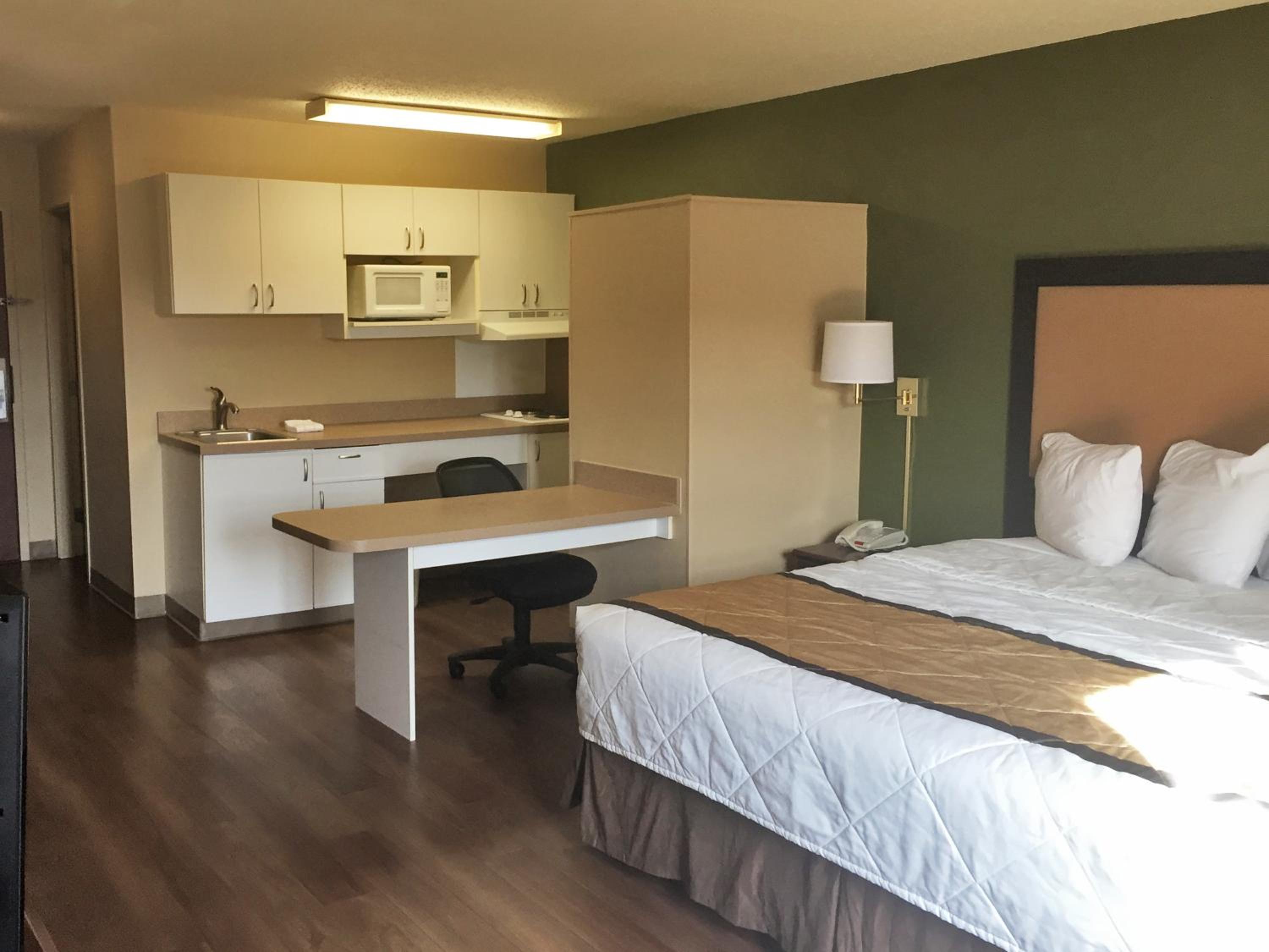 Downers Grove Vacations - Extended Stay America Select Suites - Chicago - Downers Grove - Property Image 19