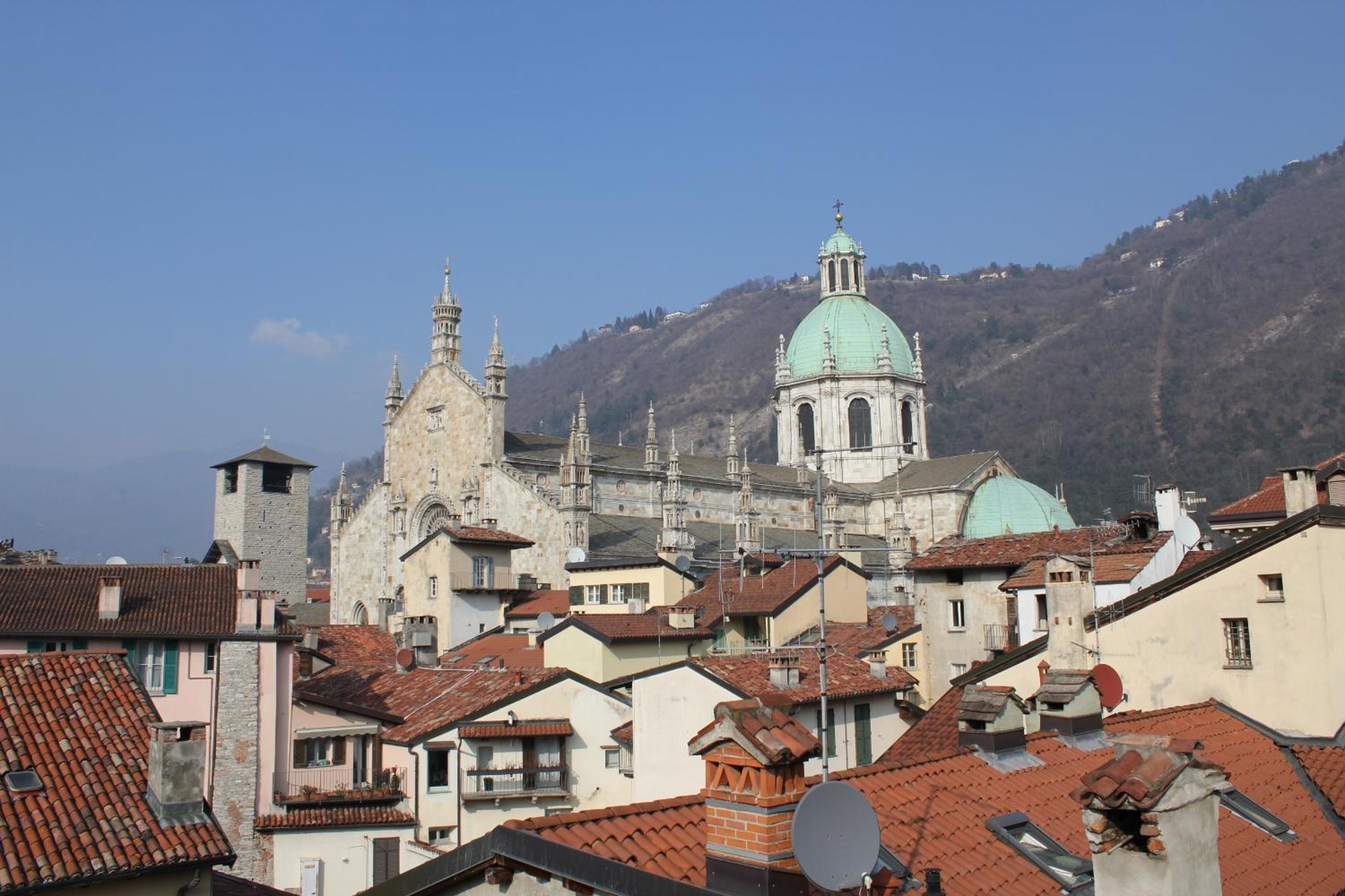 Via Rusconi 10 - byMyHomeinComo view 5