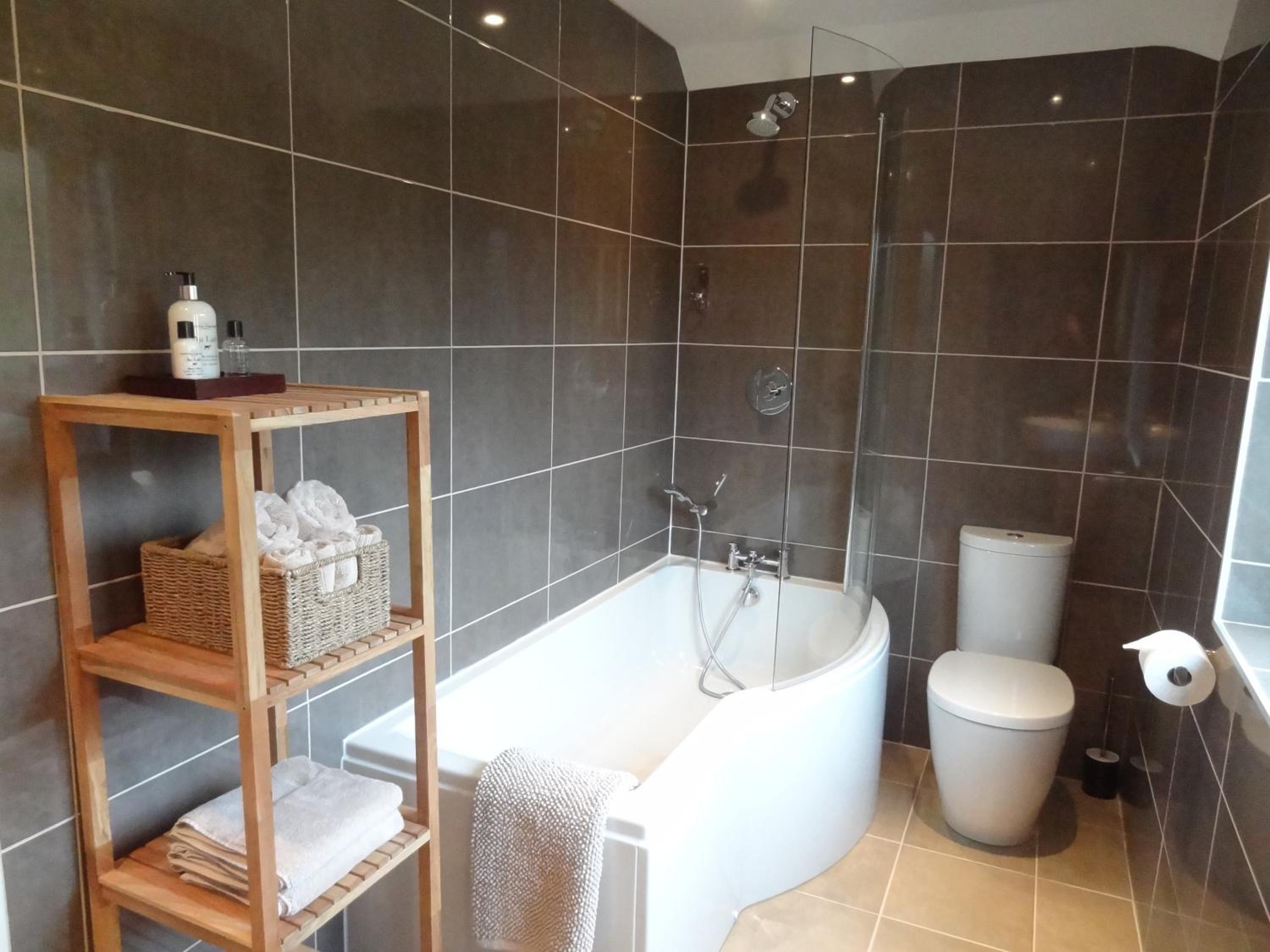 Coach House at The Glen view 5