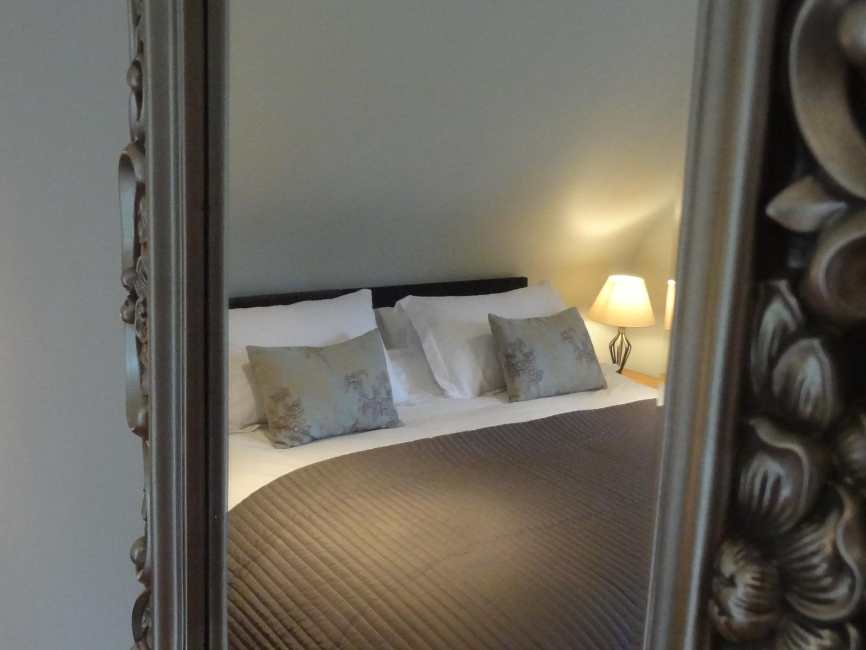 Coach House at The Glen view 4
