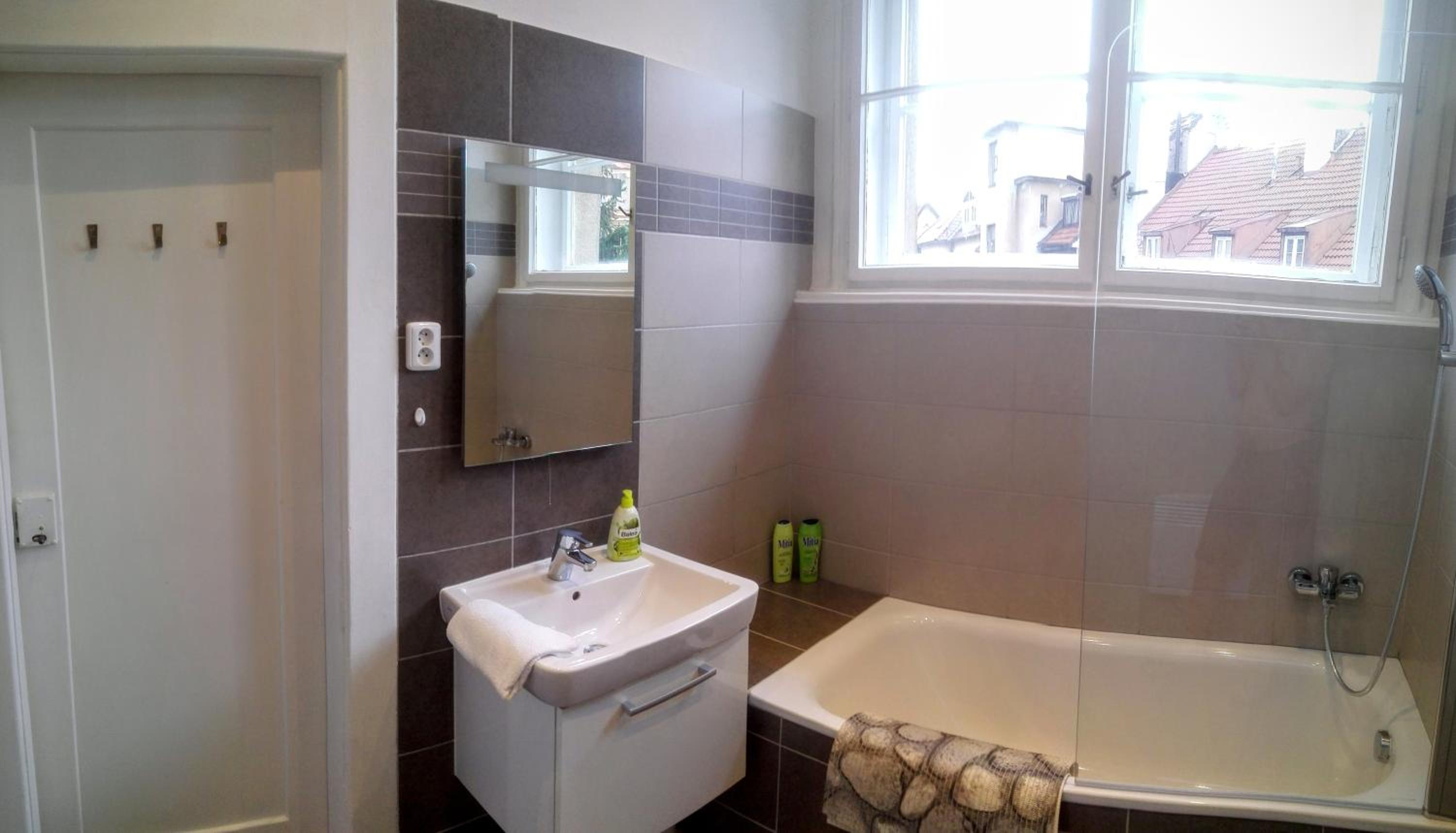 Jezerka Apartments - Free Parking - Easy Access to Center